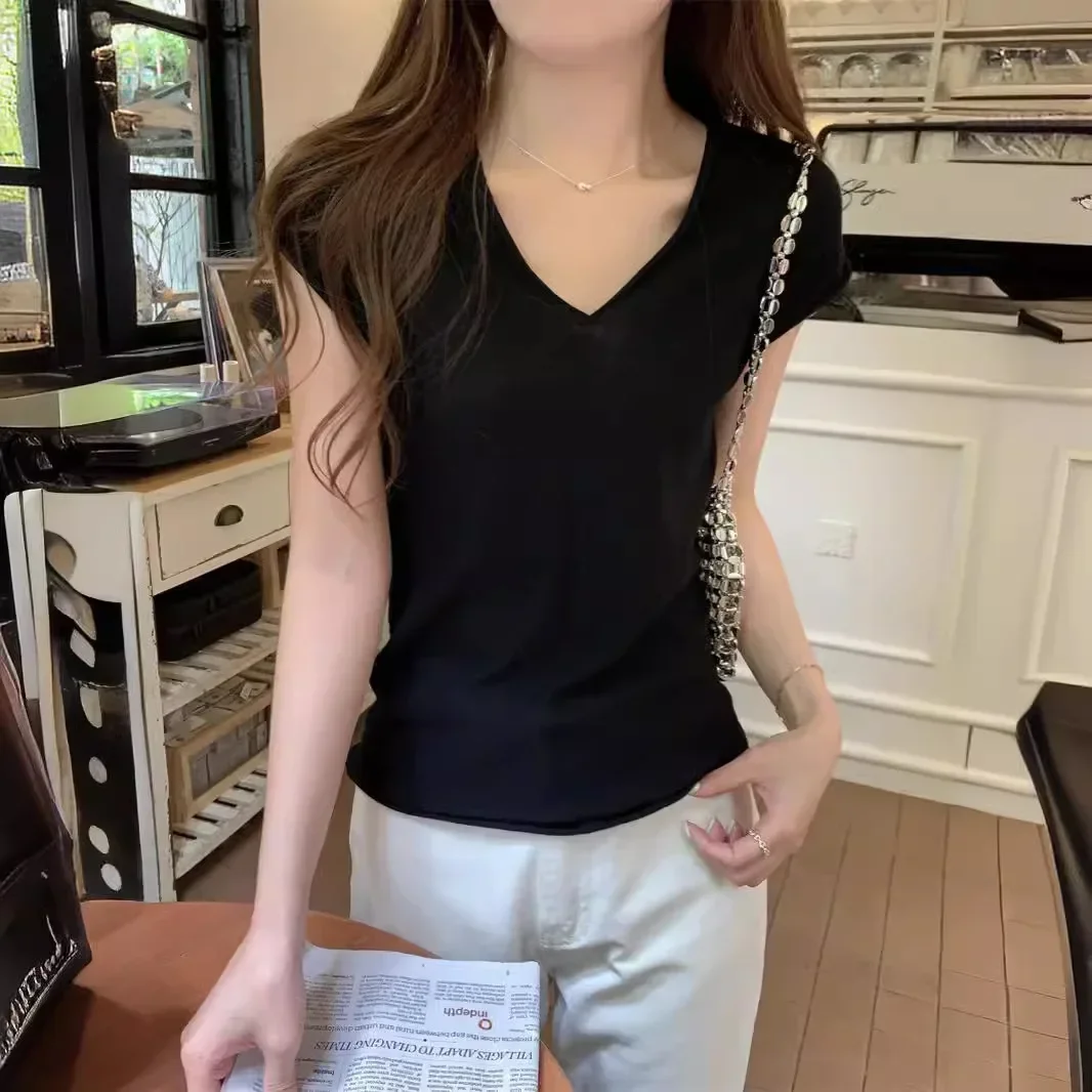 Curled V-neck Knitted T-shirt Women's Summer Casual Simple Pullover
Curled V-neck Knitted T-shirt Women's Summer Casual Simple Pullover