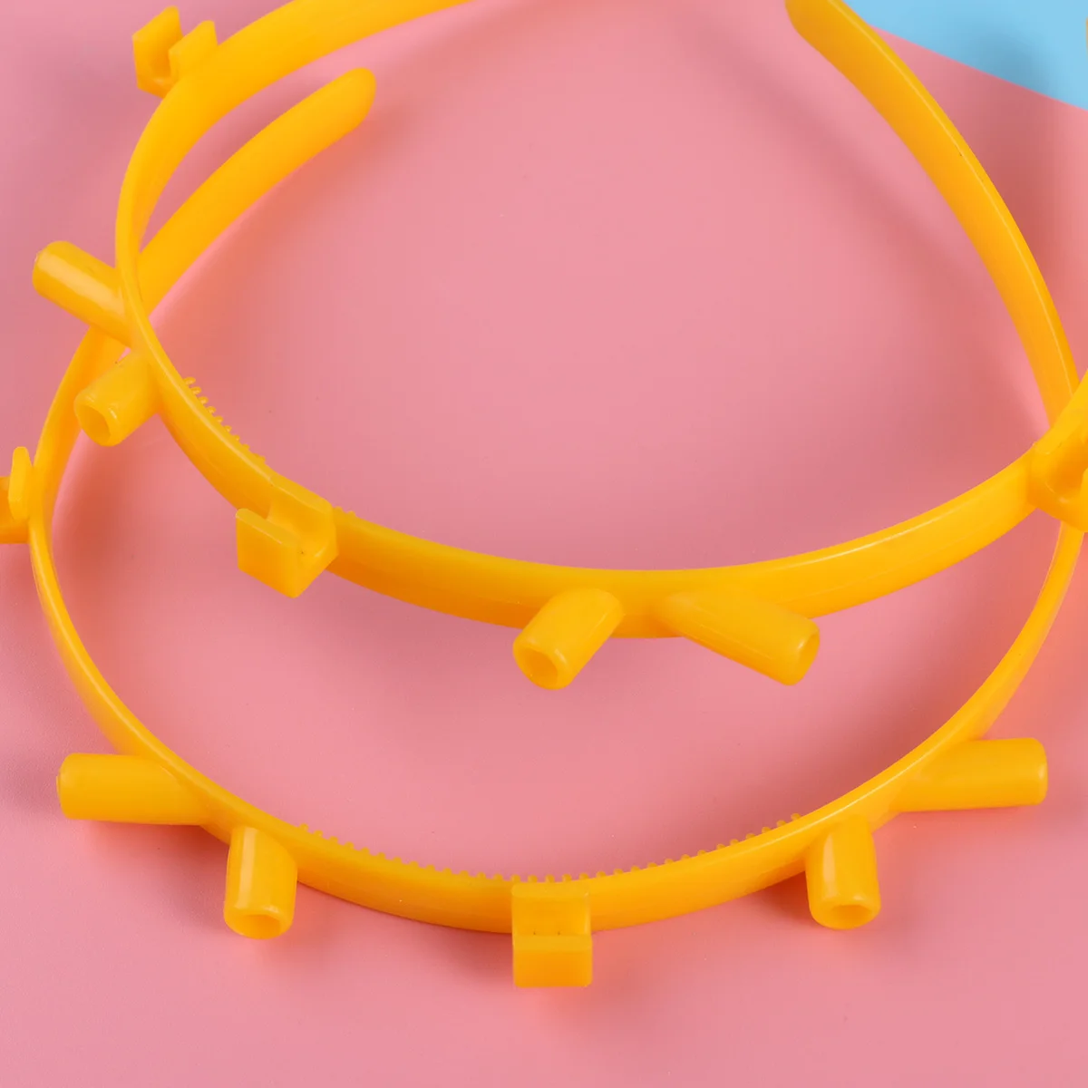 20 pcs Glow Stick Headband Light Up Party Favors Accessories Simple Design Lightweight Christmas New Year School
20 pcs Glow Stick Headband Light Up Party Favors Accessories Simple Design Lightweight Christmas New Year School