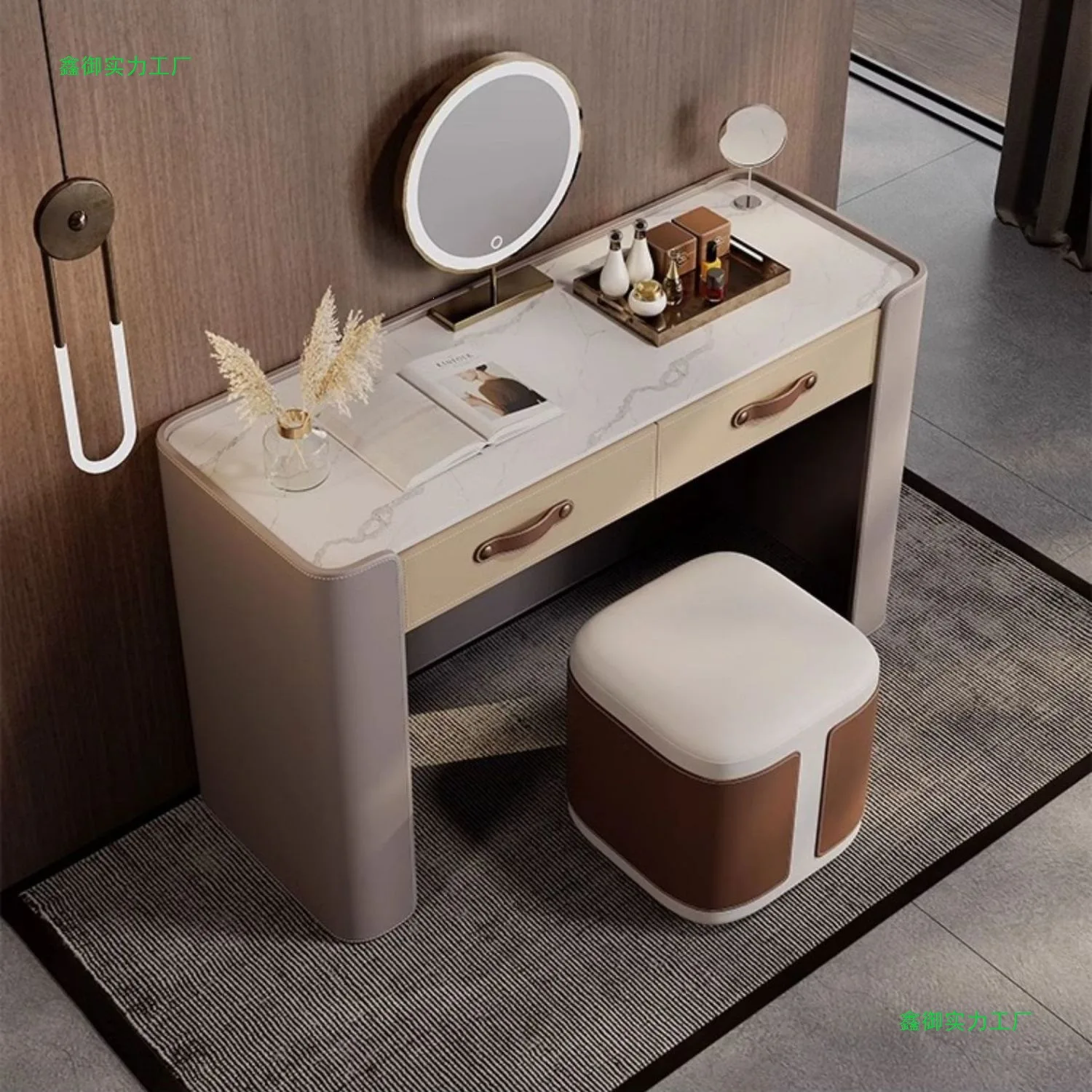 HYS Italian light luxury dressing table integrated storage cabinet master bedroom simple minimalist style makeup table desk
HYS Italian light luxury dressing table integrated storage cabinet master bedroom simple minimalist style makeup table desk