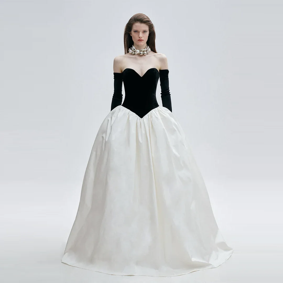 Black White 2 Tone Prom Gowns Off Shoulder Full Sleeve Velvet Women Formal Evening Dresses Vintage Sweetheart Long Bridal Gown
Black White 2 Tone Prom Gowns Off Shoulder Full Sleeve Velvet Women Formal Evening Dresses Vintage Sweetheart Long Bridal Gown