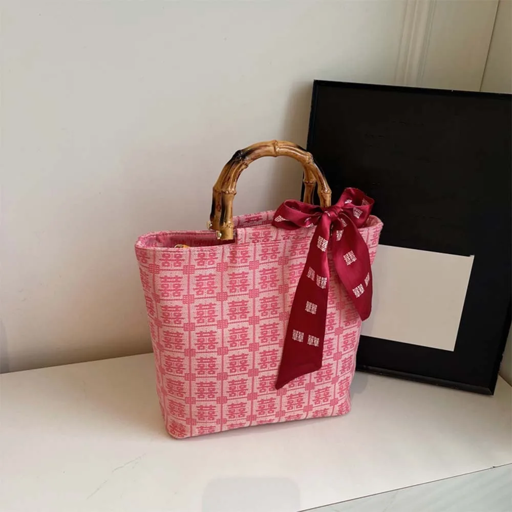 Chinese Style Wedding Gift Bag Reusable Embroidered Messenger Bag with Knot Large Capacity Cosmetic Bag Bridesmaid Occasion
Chinese Style Wedding Gift Bag Reusable Embroidered Messenger Bag with Knot Large Capacity Cosmetic Bag Bridesmaid Occasion