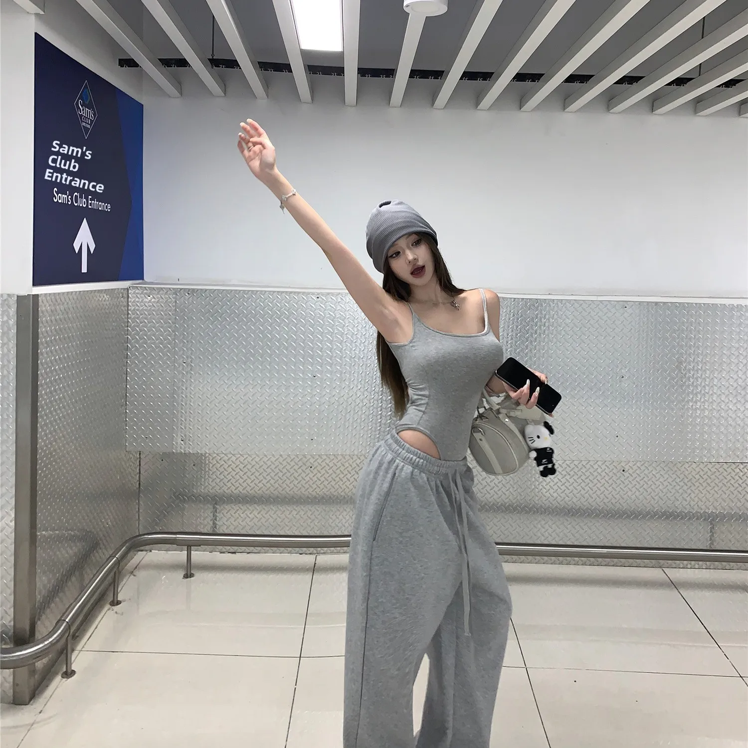 Summer Slim Fit Sporty Loose Casual Pants Women's Fashion Set Pure Color Versatile Backless Strapless Top And Loose Fit Trousers
Summer Slim Fit Sporty Loose Casual Pants Women's Fashion Set Pure Color Versatile Backless Strapless Top And Loose Fit Trousers