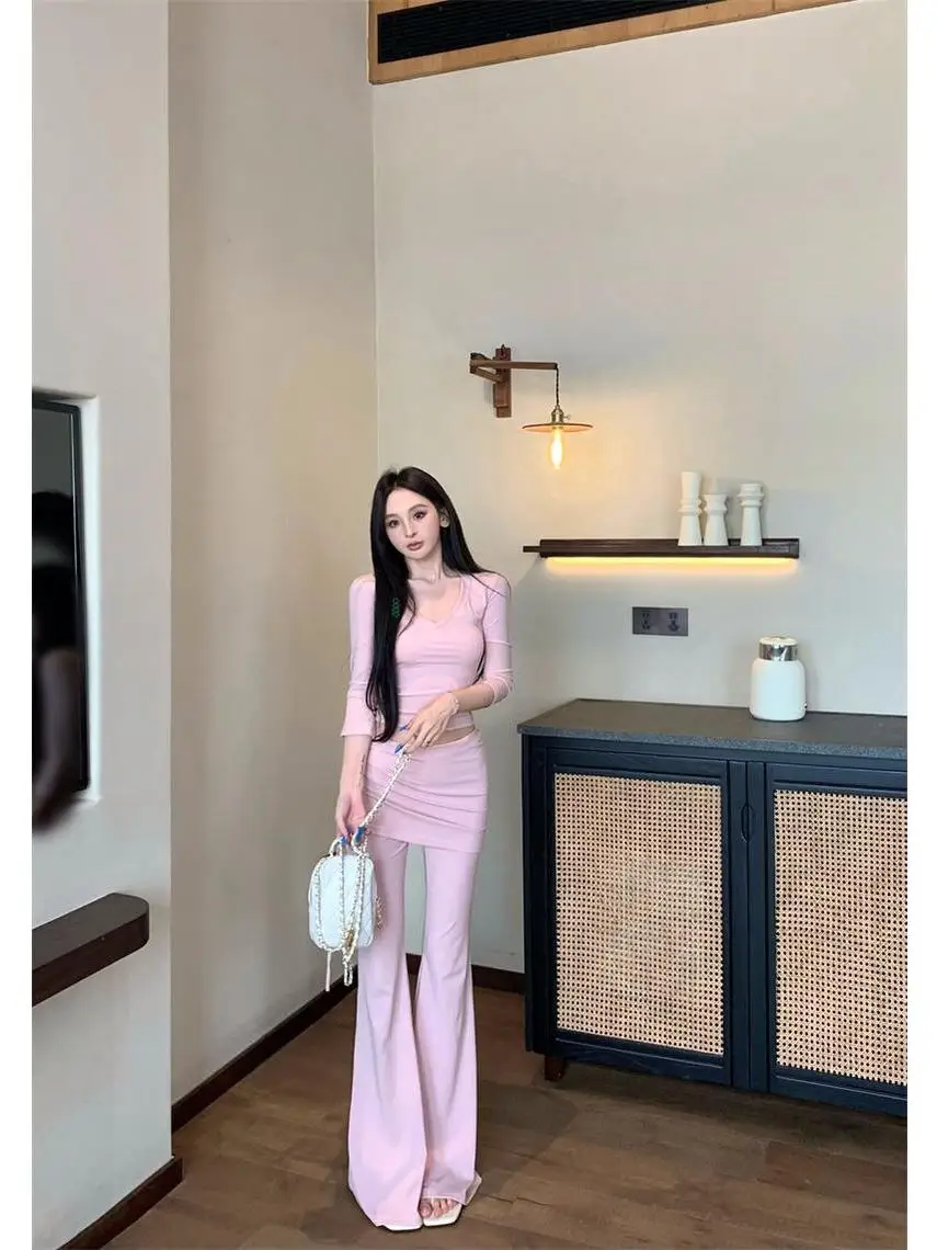 Slim Fit V-Neck T-Shirt And High Waist Loose Pants Women's Fashion Set Summer 2026 Casual Style Belted Waist Flared Leggings
Slim Fit V-Neck T-Shirt And High Waist Loose Pants Women's Fashion Set Summer 2026 Casual Style Belted Waist Flared Leggings