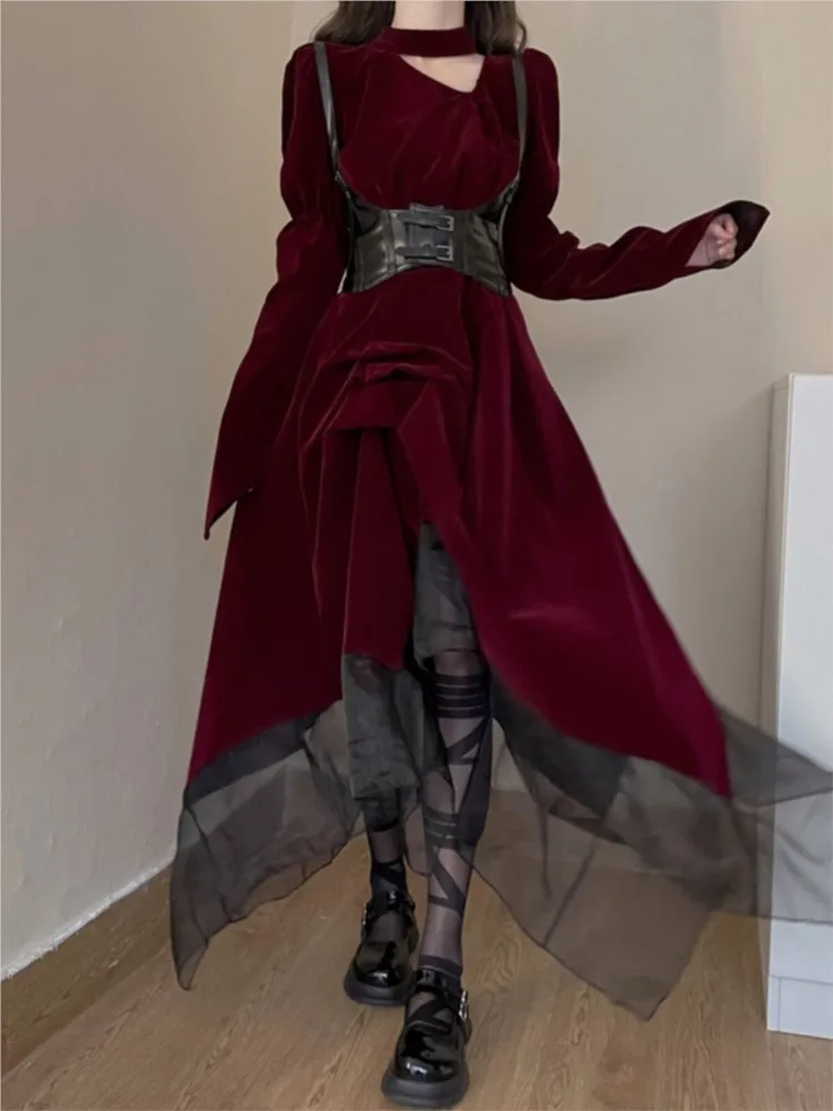 A new cool and stylish off-the-beaten-path design red velvet waist-cinching dress
A new cool and stylish off-the-beaten-path design red velvet waist-cinching dress