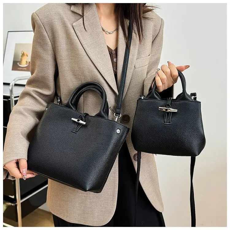 2025 New Women's Market Tote Style Bag - Lychee Texture & Bamboo Accent, Versatile Handheld/Shoulder/Crossbody
2025 New Women's Market Tote Style Bag - Lychee Texture & Bamboo Accent, Versatile Handheld/Shoulder/Crossbody