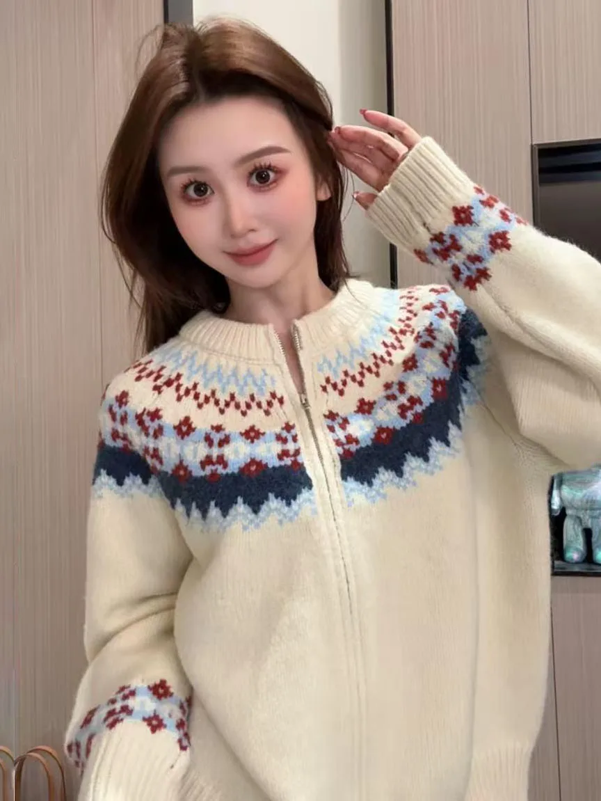 Ретро Fair Isle вязаный круглый свитер Ne женский свободный повседневный универсальный открытый кардиган осень-зима ленивый сле
Ретро Fair Isle вязаный круглый свитер Ne женский свободный повседневный универсальный открытый кардиган осень-зима ленивый сле