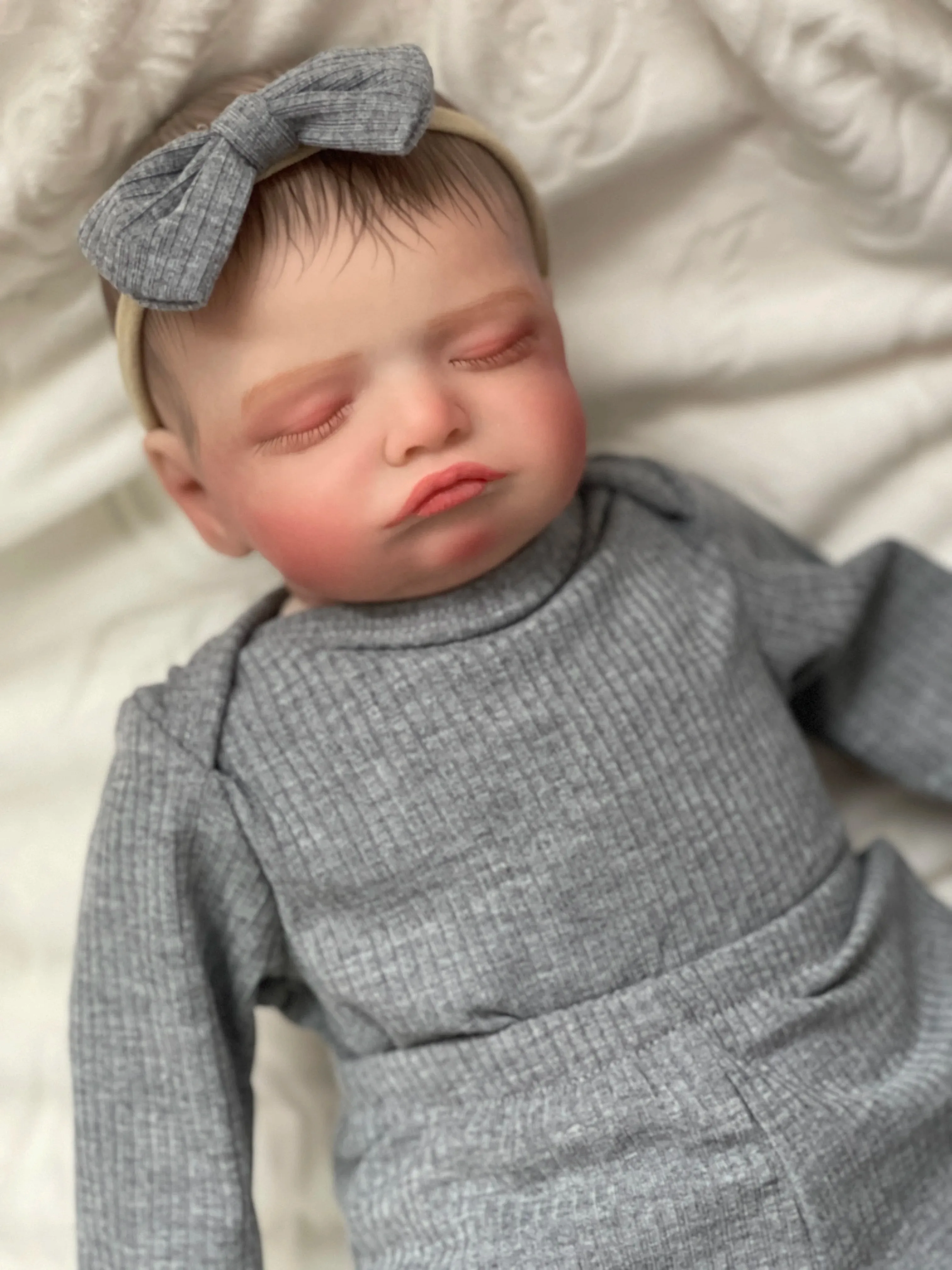 45CM Rosalie Cotton Body/Full Vinyl Body Lifelike Sleeping Reborn Doll Multiple Layers Painting Visible Veins Hand Painted Hair
45CM Rosalie Cotton Body/Full Vinyl Body Lifelike Sleeping Reborn Doll Multiple Layers Painting Visible Veins Hand Painted Hair