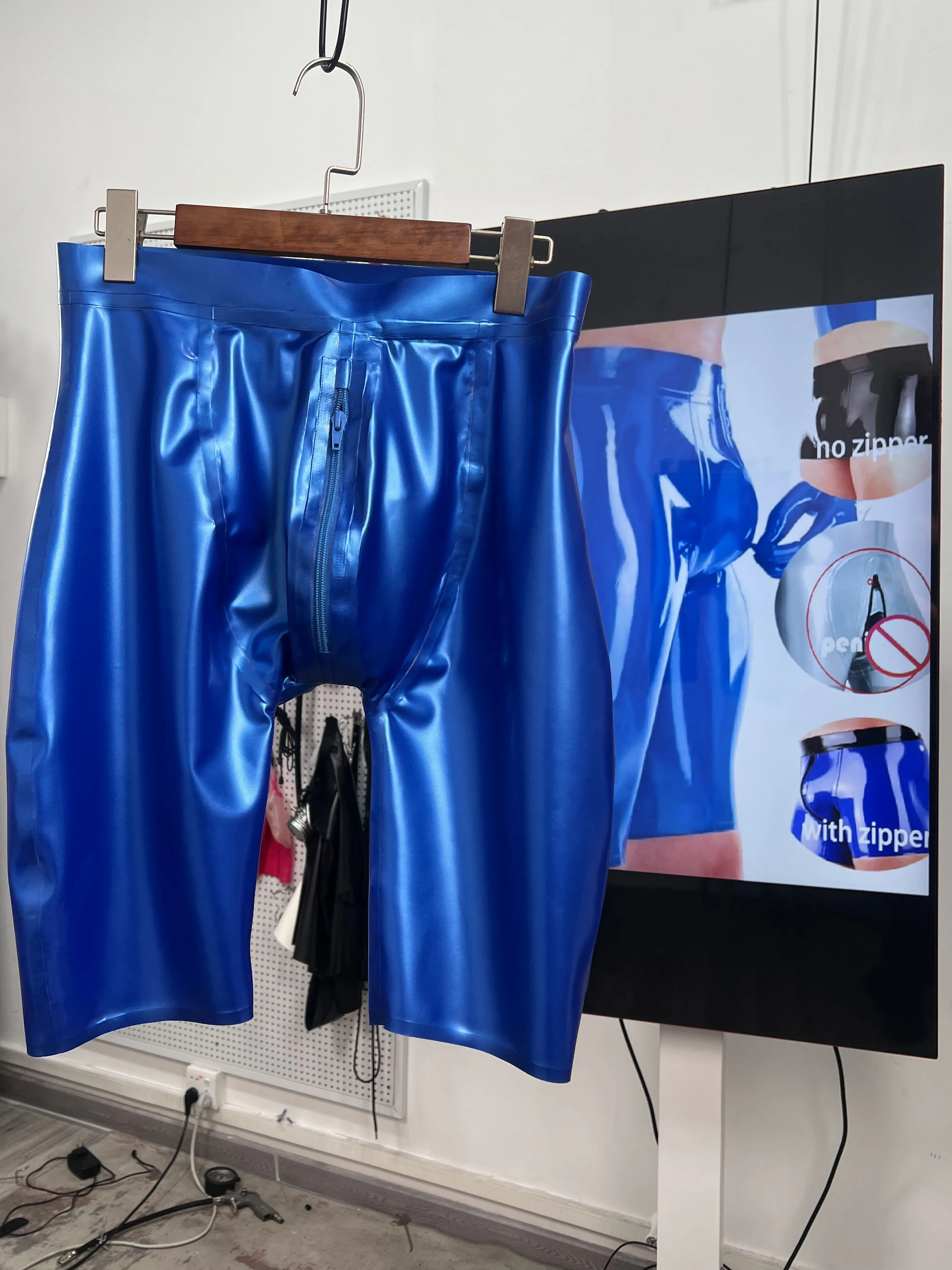 Blue Rubber Knee Length Shorts with Front Crotch Metal Zipper High Waist Elastic Pants Club wear Cosplay Costume Fashion
Blue Rubber Knee Length Shorts with Front Crotch Metal Zipper High Waist Elastic Pants Club wear Cosplay Costume Fashion