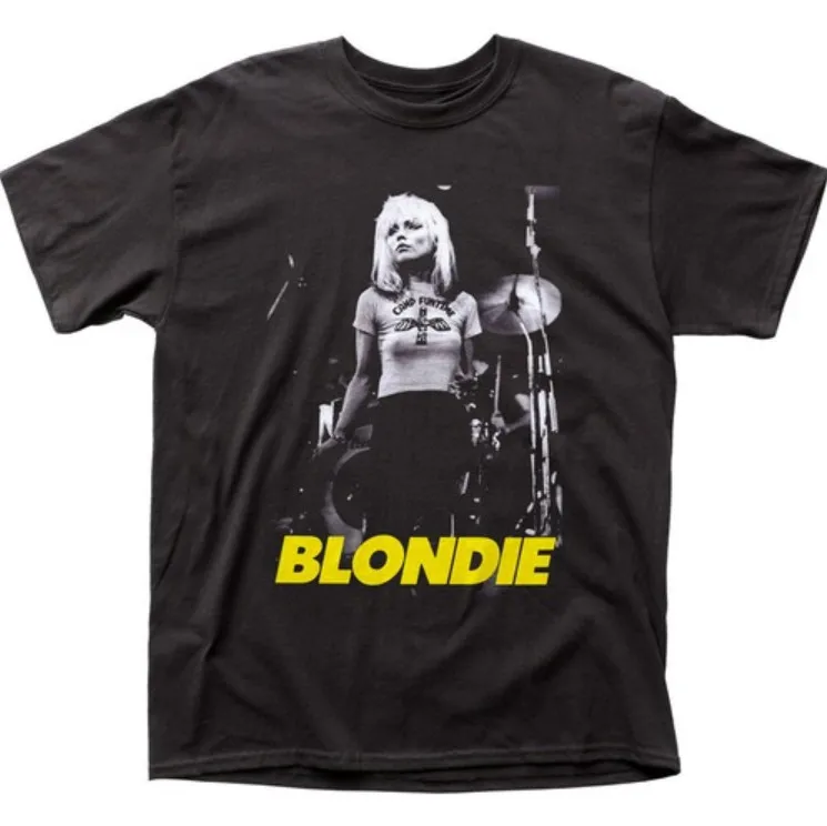 Black unisex t-shirt, classic new wave band graphic, casual fit
Black unisex t-shirt, classic new wave band graphic, casual fit
