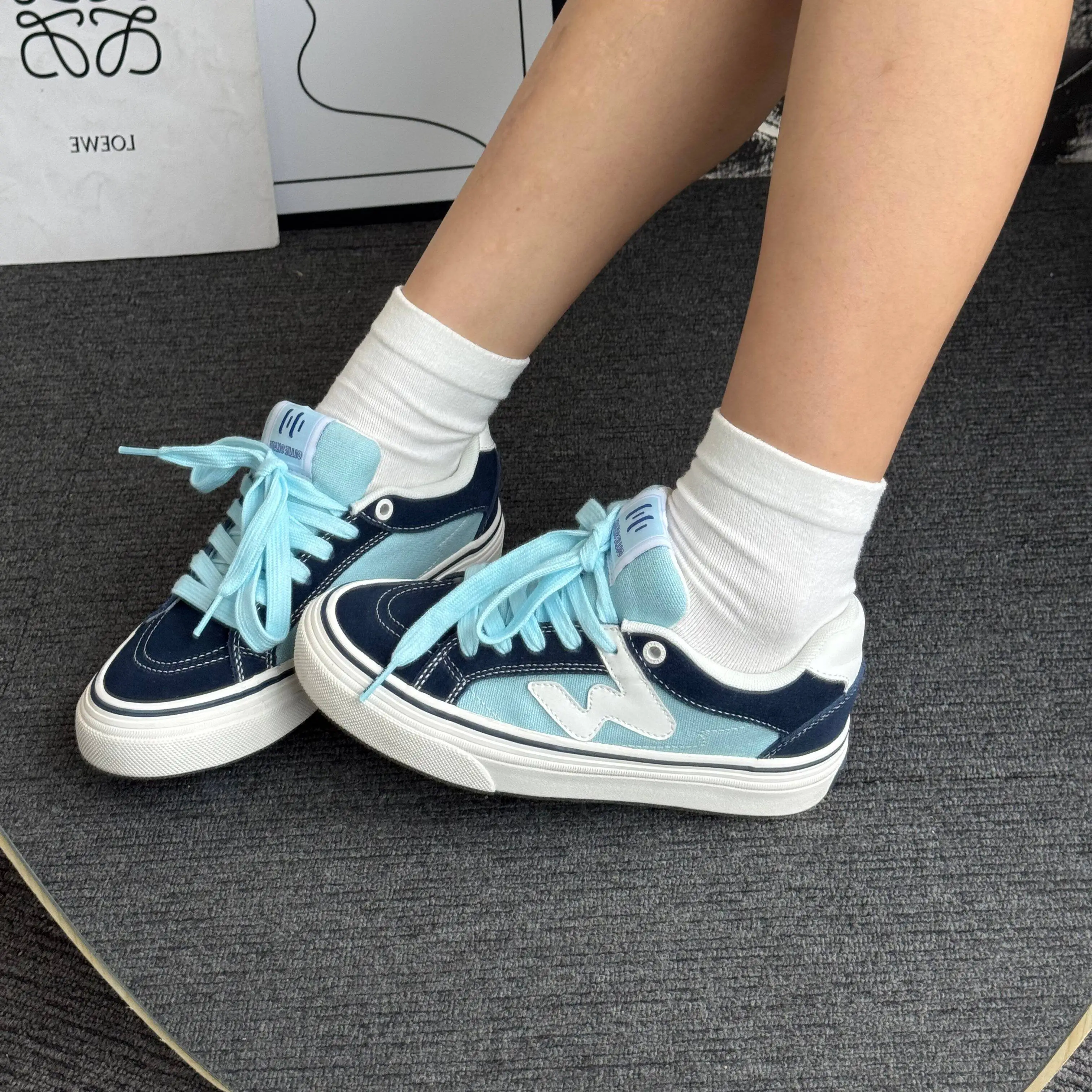 Ollieskate Navy Blue Suede Canvas Stitching Unisex Skate Shoes Casual Streetwear
Ollieskate Navy Blue Suede Canvas Stitching Unisex Skate Shoes Casual Streetwear