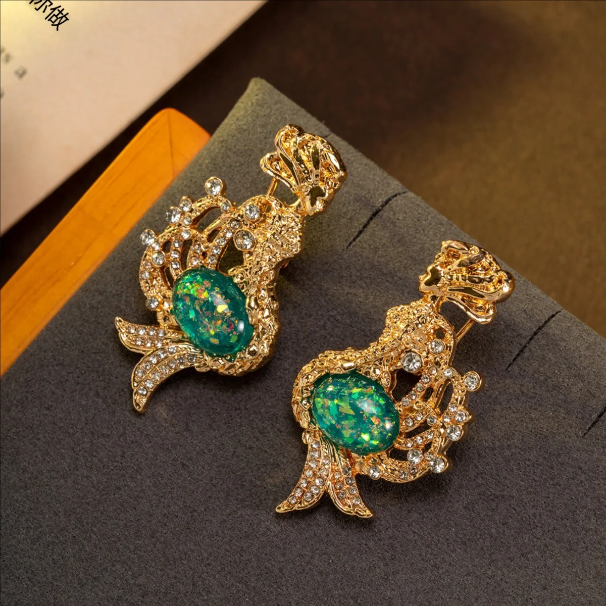 vintage Color foil inlaid stud diamond earrings palace style heavy industry earrings temperament earrings for girls
vintage Color foil inlaid stud diamond earrings palace style heavy industry earrings temperament earrings for girls