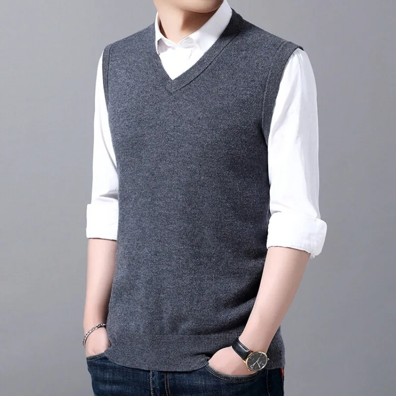 2024 Autumn and Winter New Wool Vests V-neck Business Casual Men's Office Vest Warm and Slim Fit Sweater Vest
2024 Autumn and Winter New Wool Vests V-neck Business Casual Men's Office Vest Warm and Slim Fit Sweater Vest