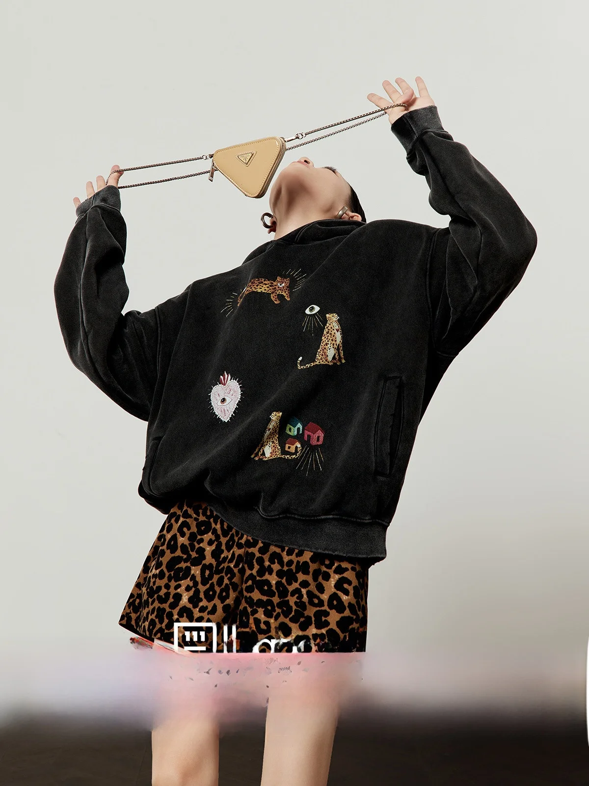 Женская толстовка Bla Fce с подкладкой, весенняя новинка, с принтом, повседневная, свободного кроя, с длинными рукавами, круглым вырезом, на молнии, для поездок на работу, в стиле кэжуал
Женская толстовка Bla Fce с подкладкой, весенняя новинка, с принтом, повседневная, свободного кроя, с длинными рукавами, круглым вырезом, на молнии, для поездок на работу, в стиле кэжуал