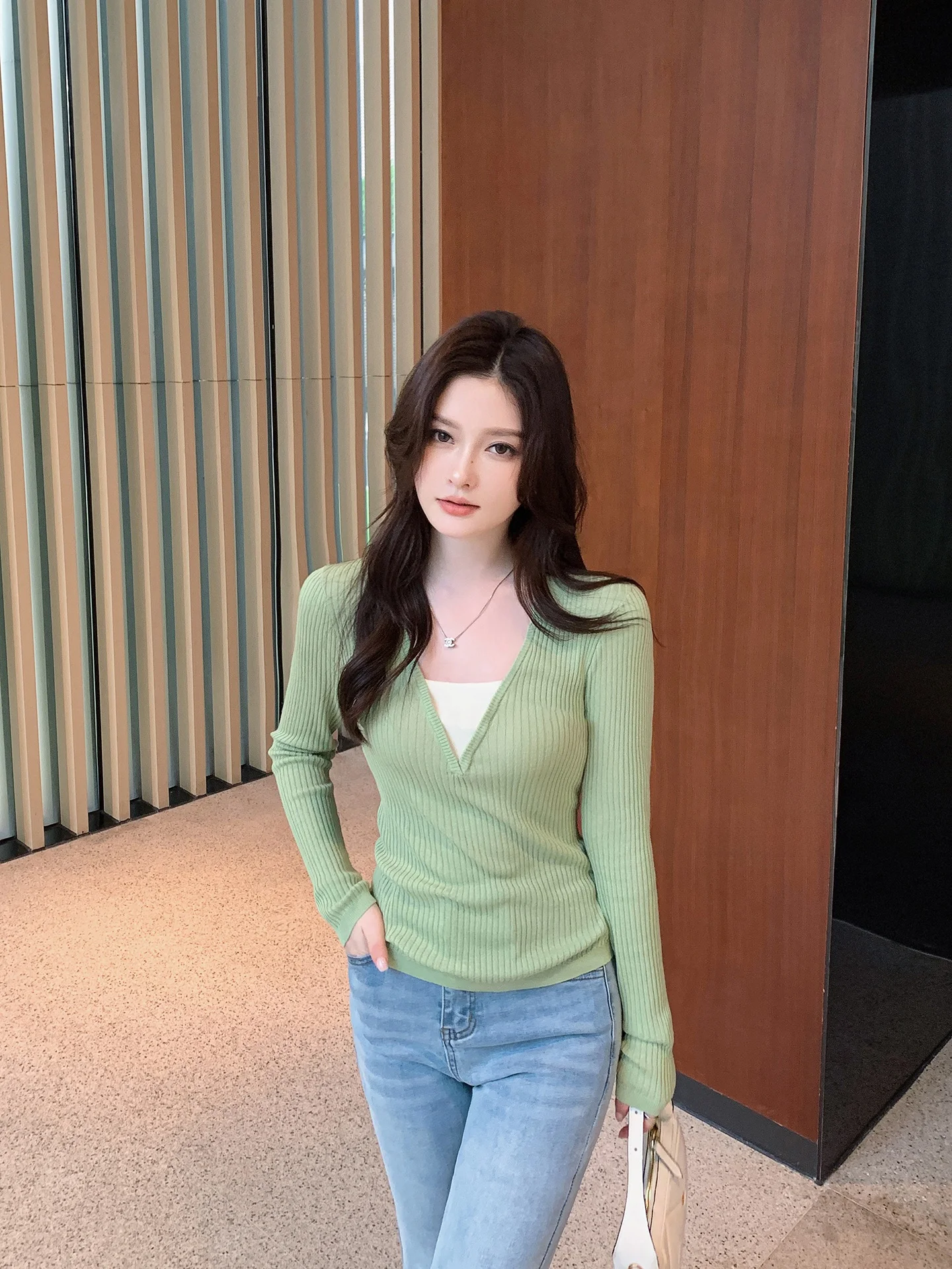 Slim Fit Long Sve V Ne Knitted Top Women's Faionable Sle een Color Blo Casual Pure Color Refined Knitwear
Slim Fit Long Sve V Ne Knitted Top Women's Faionable Sle een Color Blo Casual Pure Color Refined Knitwear