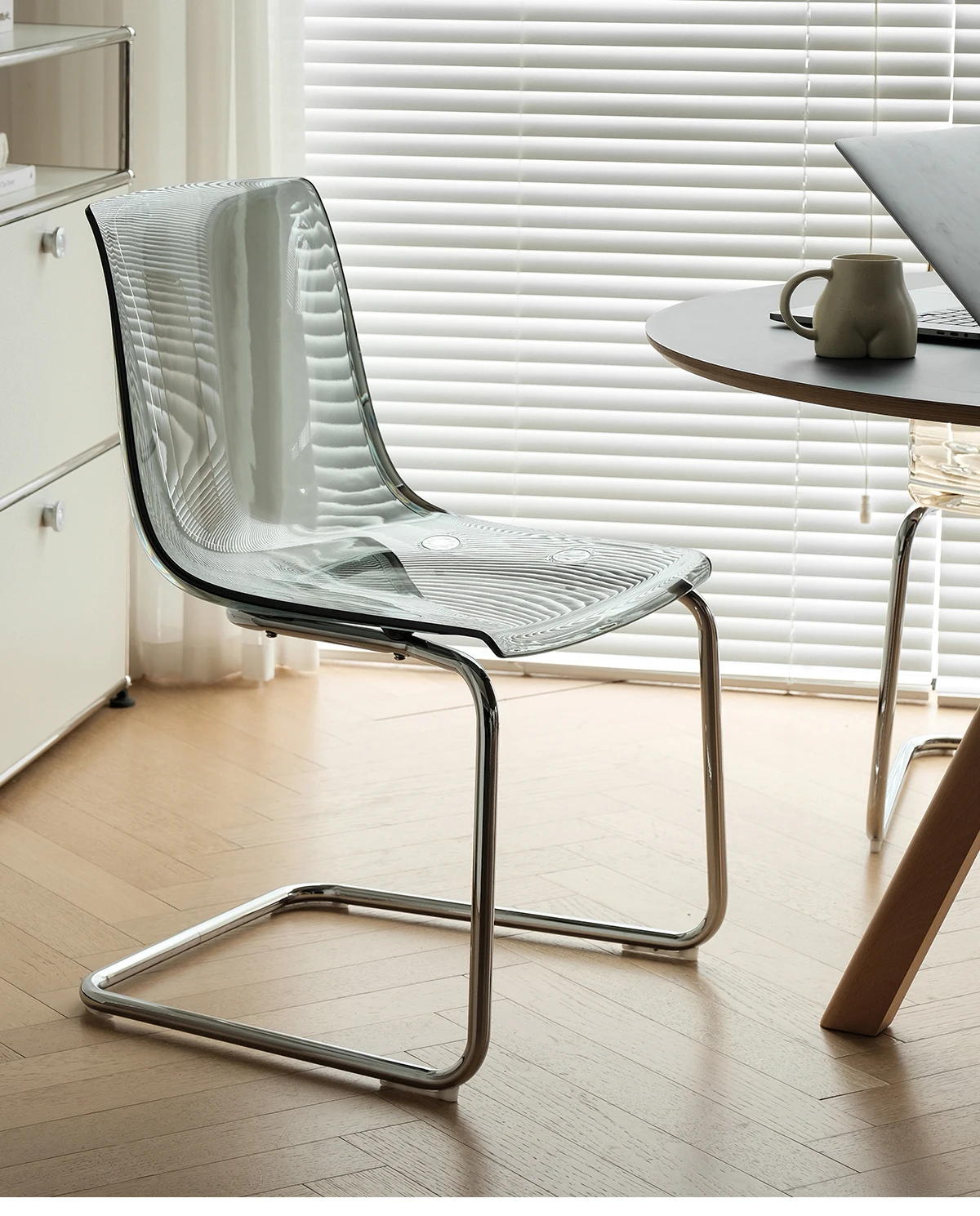 Manufacturer Wholesales High-Quality Plastic Dining Chairs Colored High Transparency Chairs
Manufacturer Wholesales High-Quality Plastic Dining Chairs Colored High Transparency Chairs