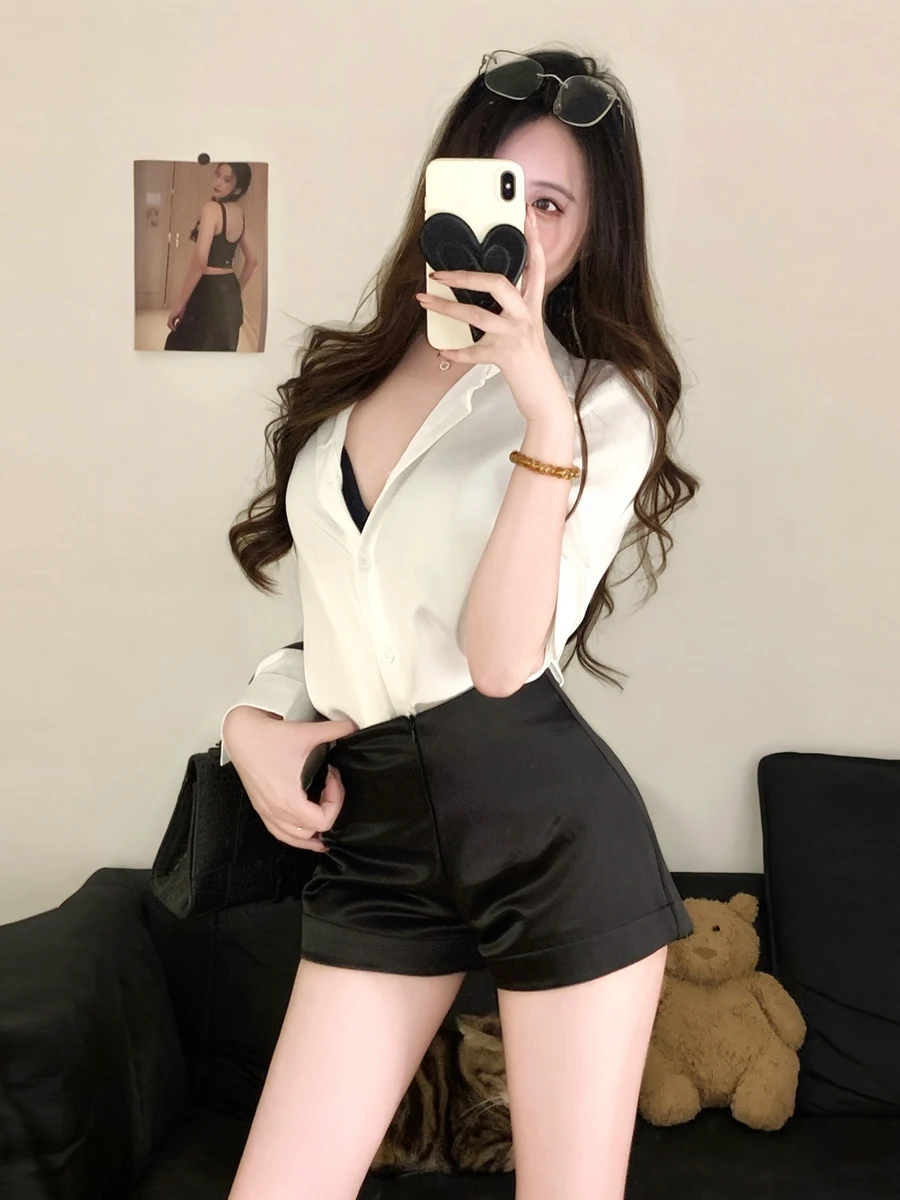 Elegant Pure Desire Long Sleeve Satin Shirt Top High Waist Slimming Black Shorts Two Piece Set Fashionable Sexy Spring Wear
Elegant Pure Desire Long Sleeve Satin Shirt Top High Waist Slimming Black Shorts Two Piece Set Fashionable Sexy Spring Wear