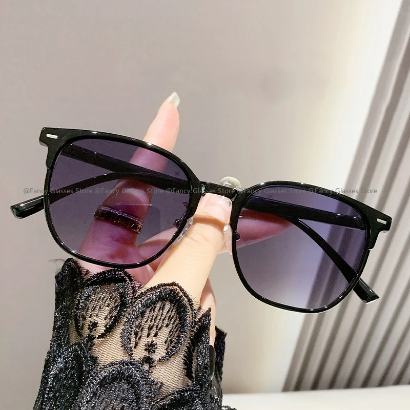 Fashion Ultralight Sunglasses for Women Men Outdoor UV Protection Sun Glasses Eyewear Trendy Vintage Square Frame Eyeglasses
Fashion Ultralight Sunglasses for Women Men Outdoor UV Protection Sun Glasses Eyewear Trendy Vintage Square Frame Eyeglasses