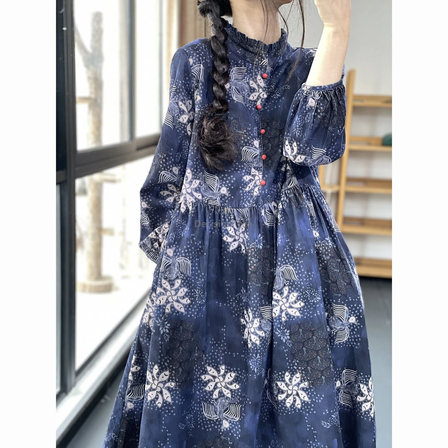 2025 модное платье с затягивающимся талией, элитное темпераментное платье в китайском стиле, халат с принтом, женское осеннее повседневное модное платье
2025 модное платье с затягивающимся талией, элитное темпераментное платье в китайском стиле, халат с принтом, женское осеннее повседневное модное платье