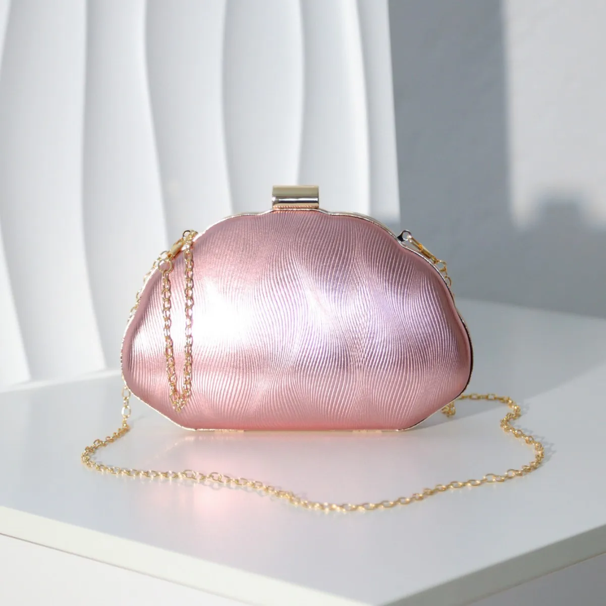 New shell leather dinner women's hand dress bag high-end versatile shoulder bag bridal bag
New shell leather dinner women's hand dress bag high-end versatile shoulder bag bridal bag