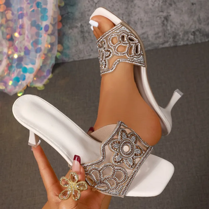 Новые сексуальные женские повседневные шлепанцы на шпильке, модные летние комфортные сандалии с квадратным носком, женские роскошные нескользящие туфли со стразами
Новые сексуальные женские повседневные шлепанцы на шпильке, модные летние комфортные сандалии с квадратным носком, женские роскошные нескользящие туфли со стразами