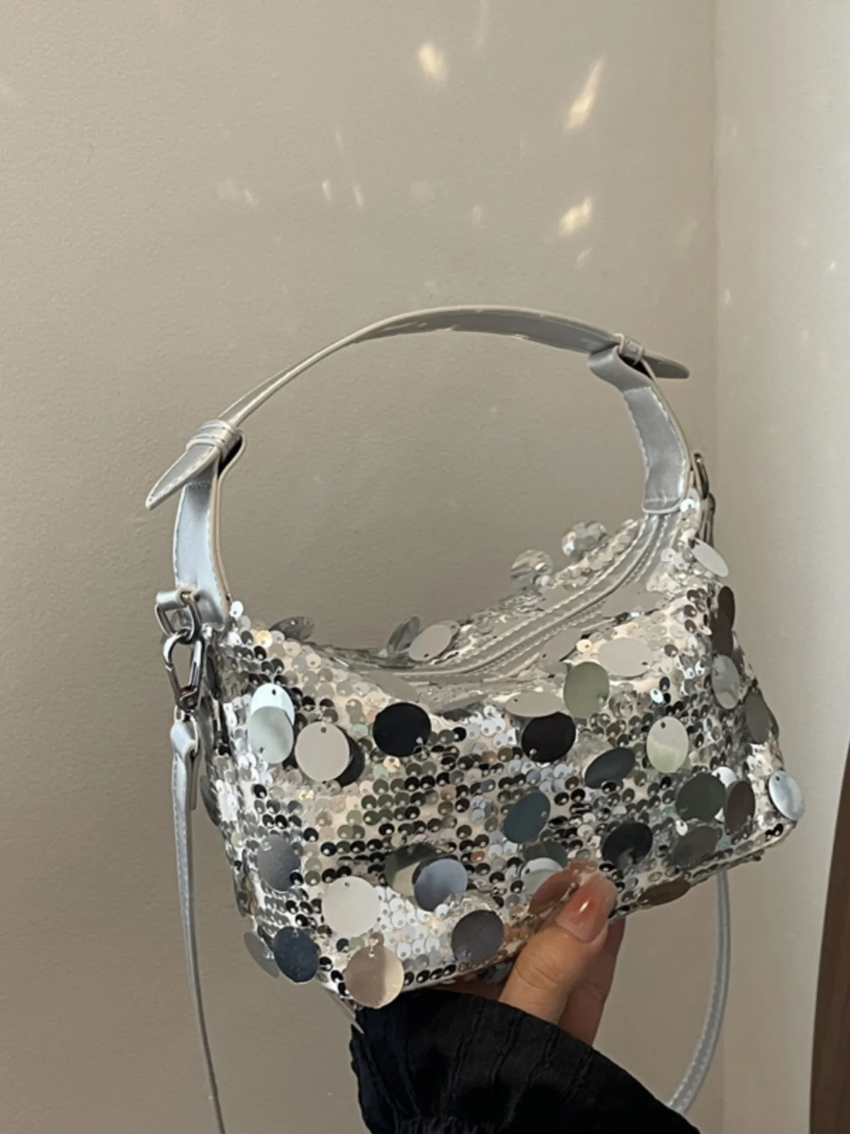 Trendy Designer Shiny Sequin Hobos Evening Bag Shoulder Crossbody Bags Women Handbags and Purses 2024 New Ladies Messenger Bags
Trendy Designer Shiny Sequin Hobos Evening Bag Shoulder Crossbody Bags Women Handbags and Purses 2024 New Ladies Messenger Bags
