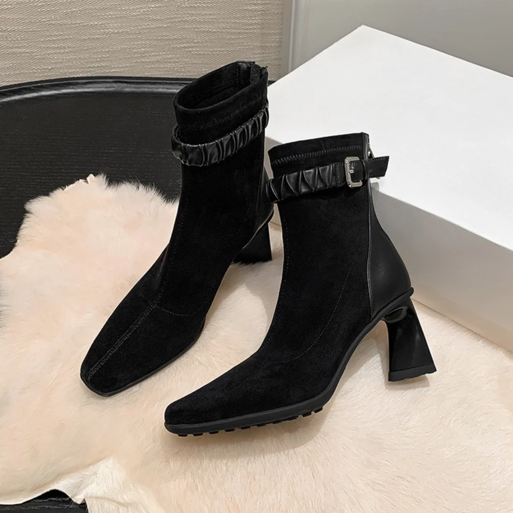 Роскошные кожаные женские ботинки осенью и зимой, модные и удобные босоножки на высоком каблуке, короткие сапоги, женская обувь
Роскошные кожаные женские ботинки осенью и зимой, модные и удобные босоножки на высоком каблуке, короткие сапоги, женская обувь