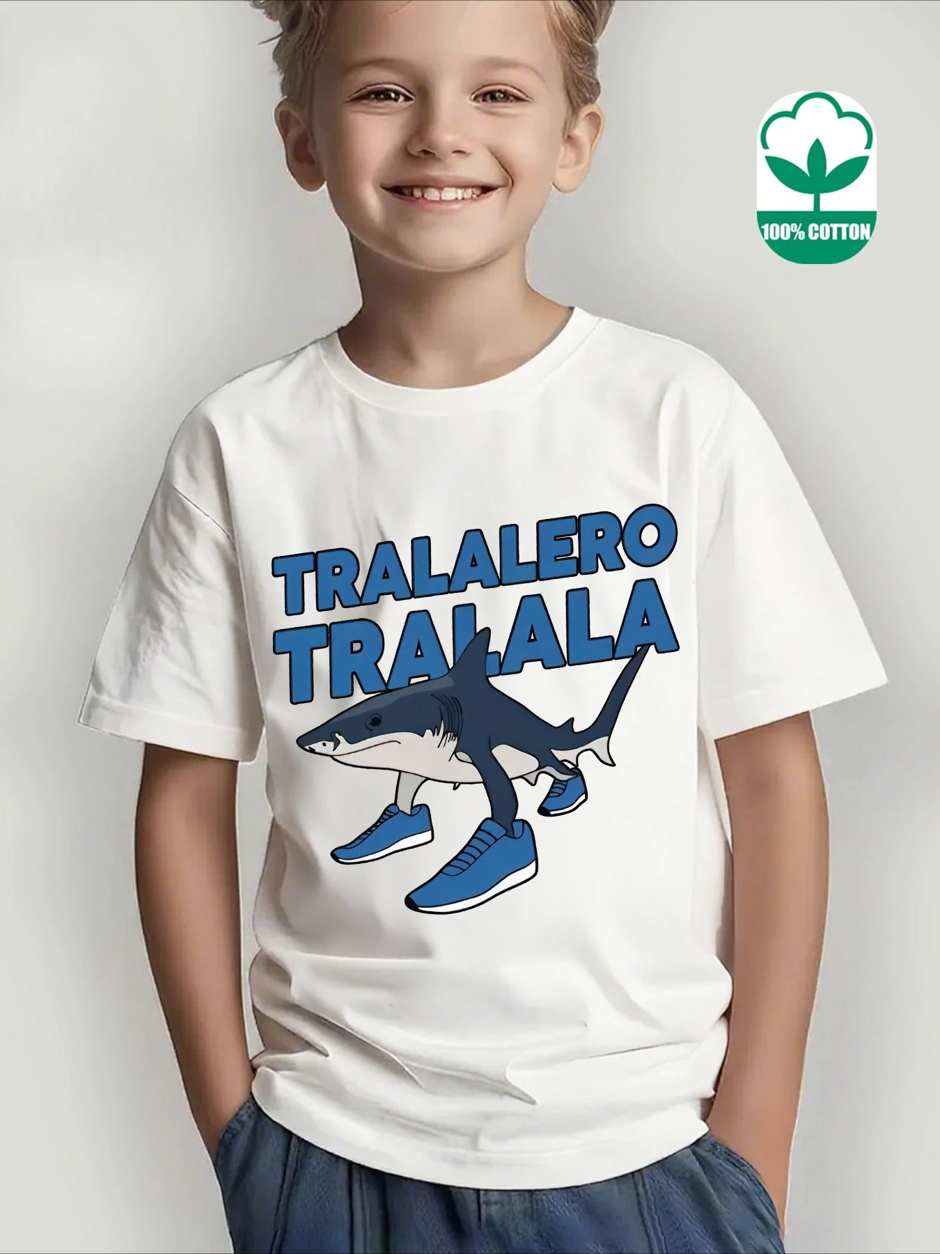 Shark & Spanish Tralearlo Letter Graphic T-Shirt 100% Cotton Soft Breathable Short Sleeve Tops Brainrot Italien Boy Girl Tshirt
Shark & Spanish Tralearlo Letter Graphic T-Shirt 100% Cotton Soft Breathable Short Sleeve Tops Brainrot Italien Boy Girl Tshirt