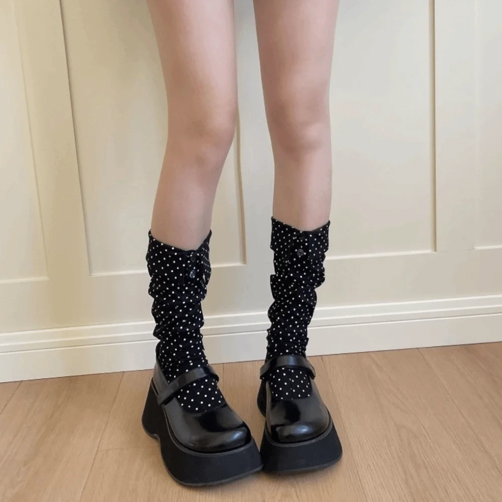 Удобные женские короткие носки с отворотом и пуговицами, однотонные, в горошек, креативные, модные
Удобные женские короткие носки с отворотом и пуговицами, однотонные, в горошек, креативные, модные