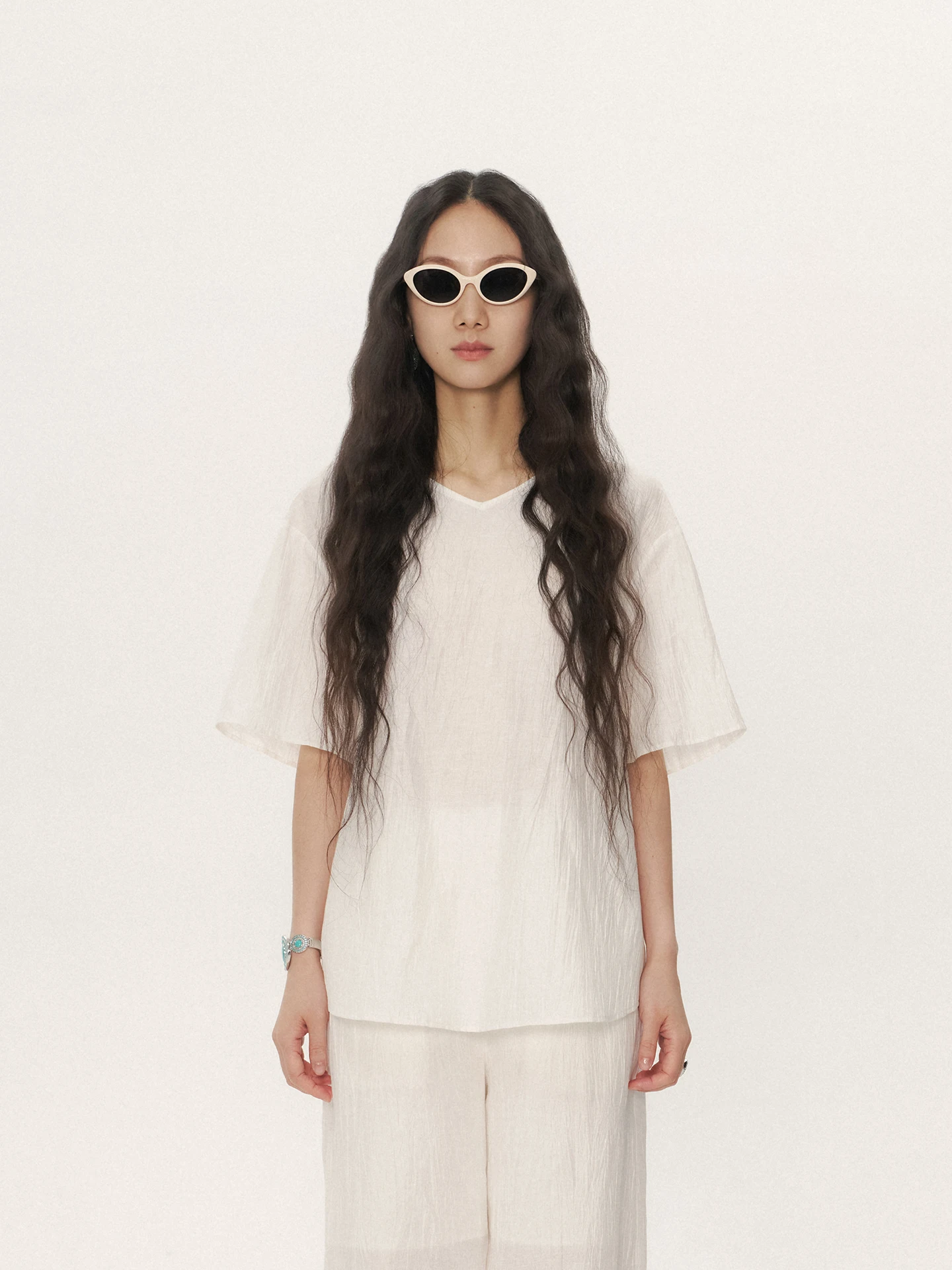 Новинка: Женская повседневная футболка Ele White Linen с коротким рукавом от Lin Zhi для лета
Новинка: Женская повседневная футболка Ele White Linen с коротким рукавом от Lin Zhi для лета