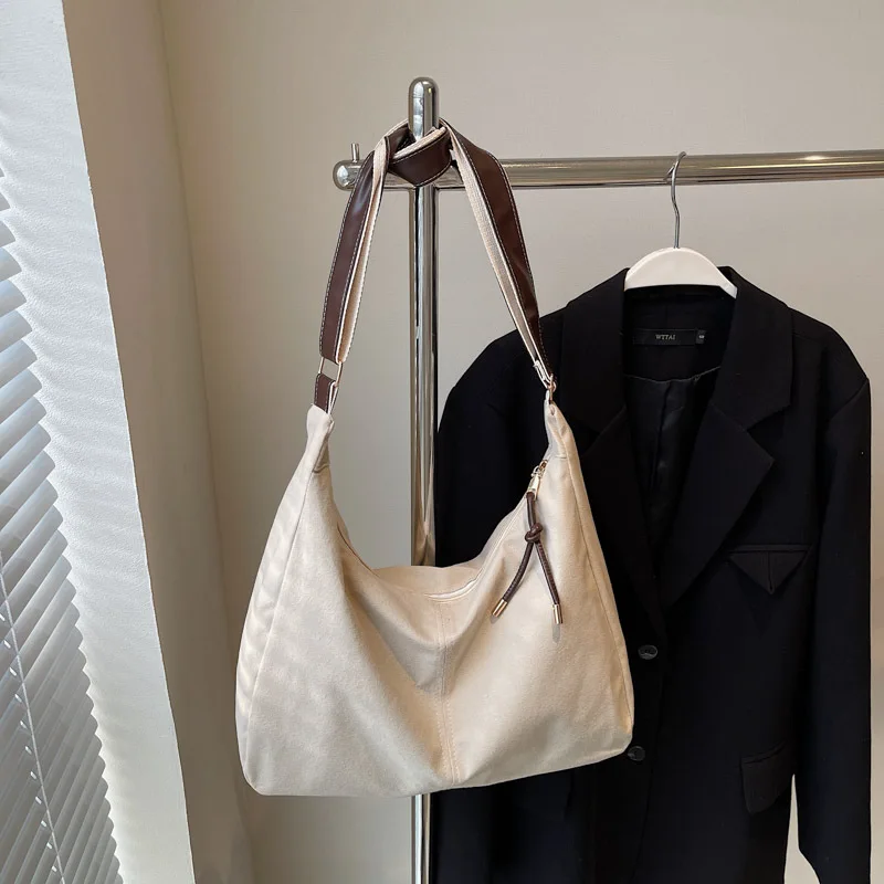 Large Capacity Tote Bag Versatile Handbag for Women Commuting Bag Messenger Shoulder Bag Multiple Pockets Mummy Bag
Large Capacity Tote Bag Versatile Handbag for Women Commuting Bag Messenger Shoulder Bag Multiple Pockets Mummy Bag