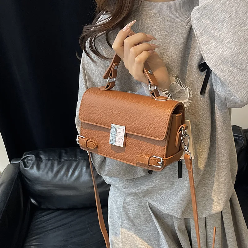 2025 женская модная сумка через плечо, повседневная многосторонняя сумка через плечо из натуральной кожи, винтажная стеганая сумка большой вместимости для работы
2025 женская модная сумка через плечо, повседневная многосторонняя сумка через плечо из натуральной кожи, винтажная стеганая сумка большой вместимости для работы