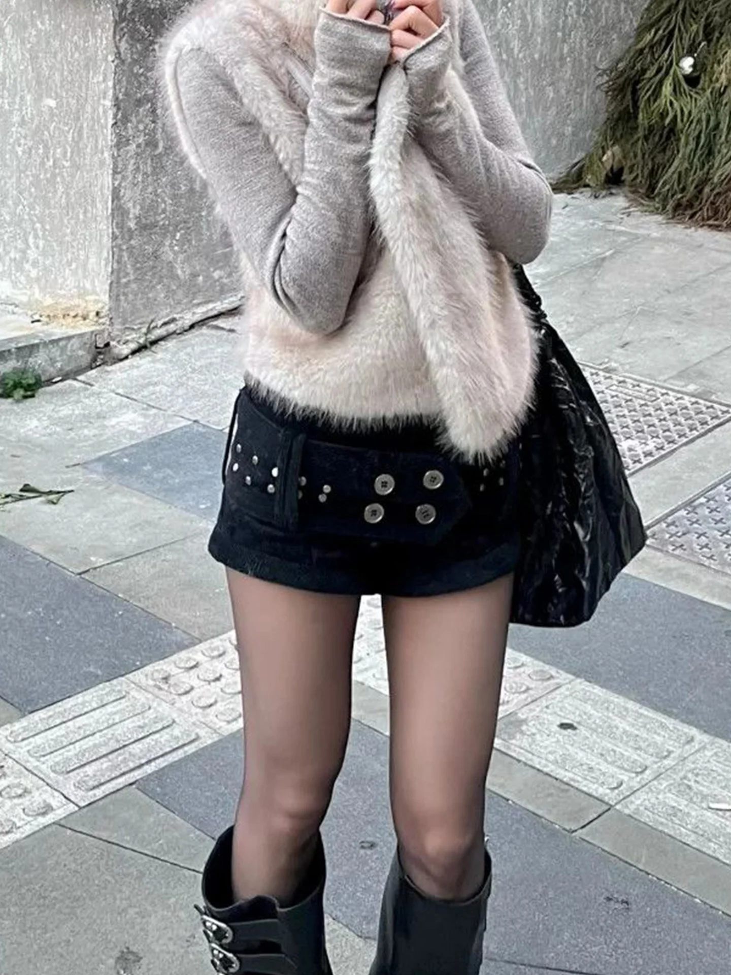 Korean Design Sensation Small Audience Rivet Waist Belt Workwear Shorts Women's Spicy Girl Sexy Wraparound Corduroy Hotpants
Korean Design Sensation Small Audience Rivet Waist Belt Workwear Shorts Women's Spicy Girl Sexy Wraparound Corduroy Hotpants