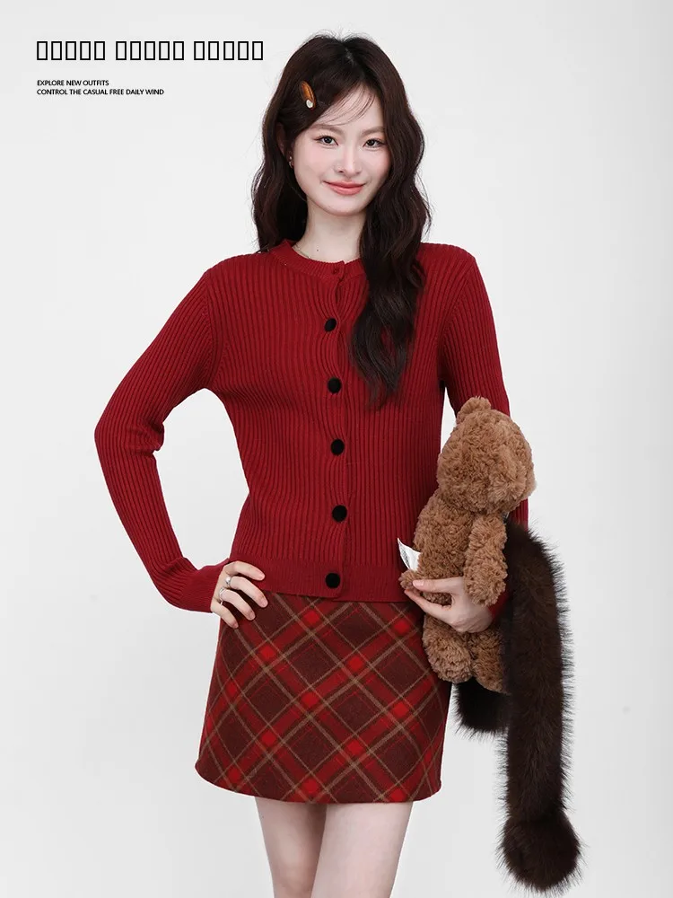 Красный облегающий вязаный свитер для женщин, осенне-зимний базовый слой с меховым воротником, модный повседневный топ с длинными рукавами для девушек
Красный облегающий вязаный свитер для женщин, осенне-зимний базовый слой с меховым воротником, модный повседневный топ с длинными рукавами для девушек