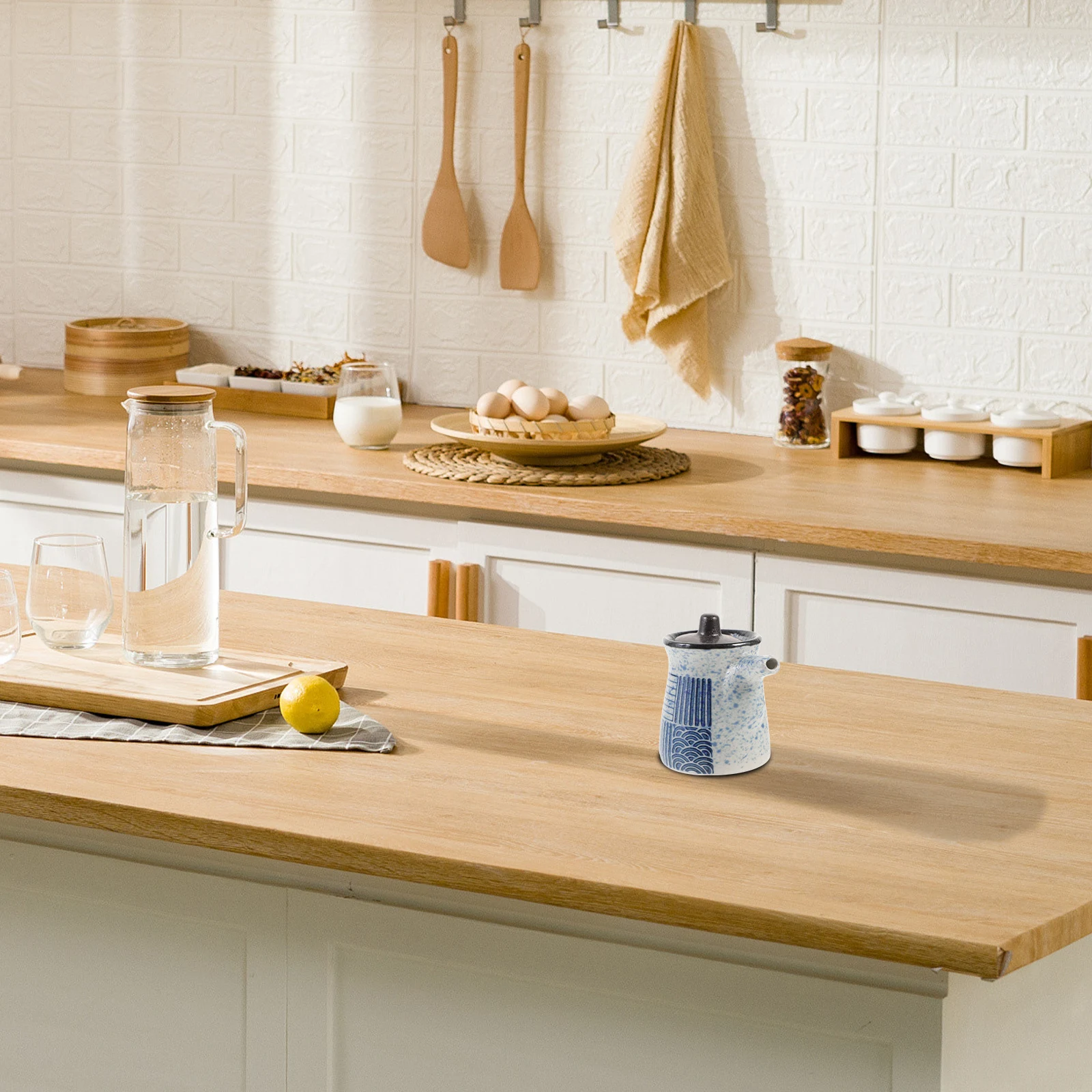 Japanese Ceramic Vinegar Jar Exquisite Design Small Mouth Control Accurate Seasoning Dispenser Kitchen Supplies Decorative
Japanese Ceramic Vinegar Jar Exquisite Design Small Mouth Control Accurate Seasoning Dispenser Kitchen Supplies Decorative