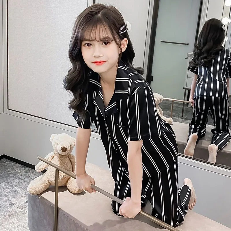 Girls Summer Ice Silk Pajamas Set Short Sleeve Princess Style Cooling Homewear for Kids
Girls Summer Ice Silk Pajamas Set Short Sleeve Princess Style Cooling Homewear for Kids