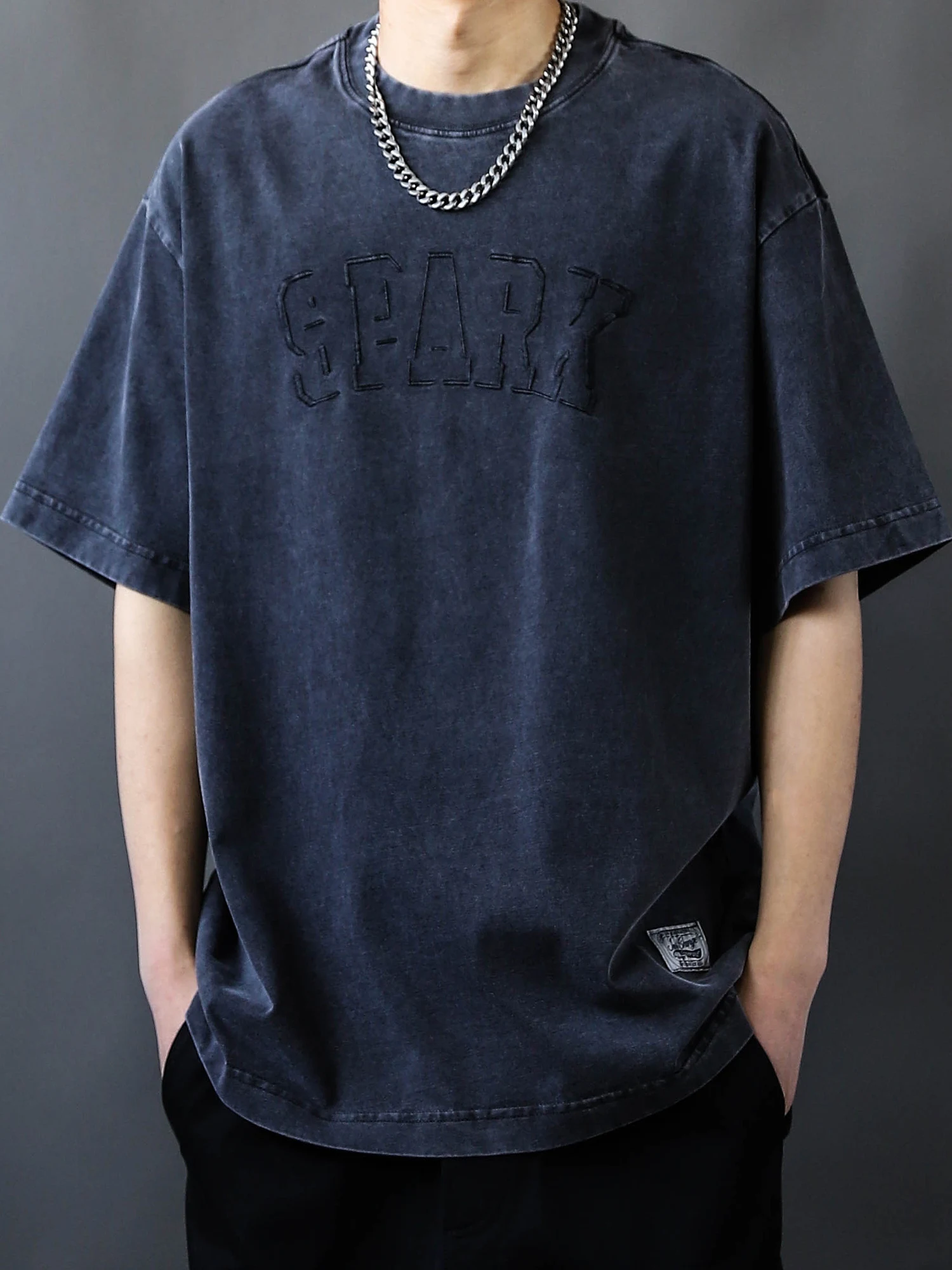 Мужская летняя футболка из чистого хлопка в американском уличном стиле, тонкая, модная, свободного кроя, с круглым вырезом, молодежная, черная, 2025
Мужская летняя футболка из чистого хлопка в американском уличном стиле, тонкая, модная, свободного кроя, с круглым вырезом, молодежная, черная, 2025