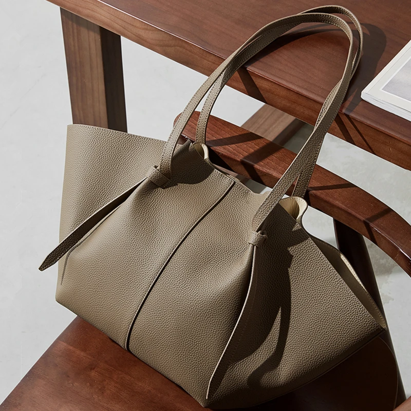 Hifashion Cowhide Genuine Leather Large Tote Shoulder Bags For Women 2025 Trend Designer Trapeze Purses Underarm Ladies Handbags
Hifashion Cowhide Genuine Leather Large Tote Shoulder Bags For Women 2025 Trend Designer Trapeze Purses Underarm Ladies Handbags