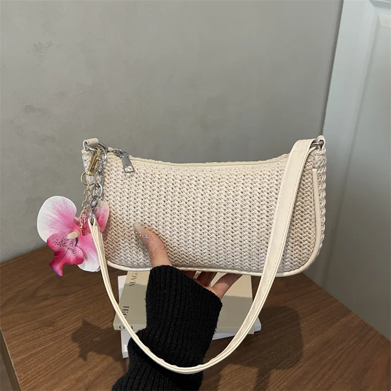Brand Luxury Handmade Straw Woven Shoulder Bag Versatile Exquisite Leather Handle Handbag Equipped Flower Pendant Solid Color
Brand Luxury Handmade Straw Woven Shoulder Bag Versatile Exquisite Leather Handle Handbag Equipped Flower Pendant Solid Color