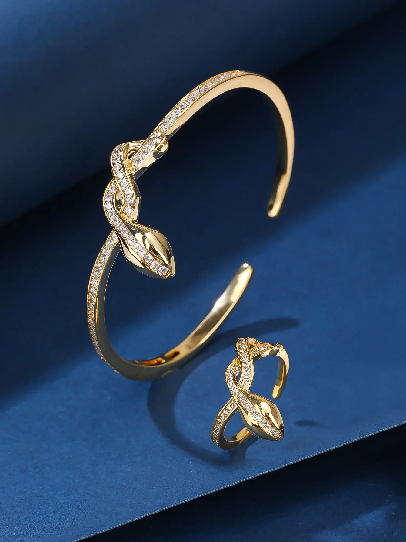 2025 New! Elegant zirconia bracelet with zirconia decoration. Exquisite design. Best for daily and party use
2025 New! Elegant zirconia bracelet with zirconia decoration. Exquisite design. Best for daily and party use