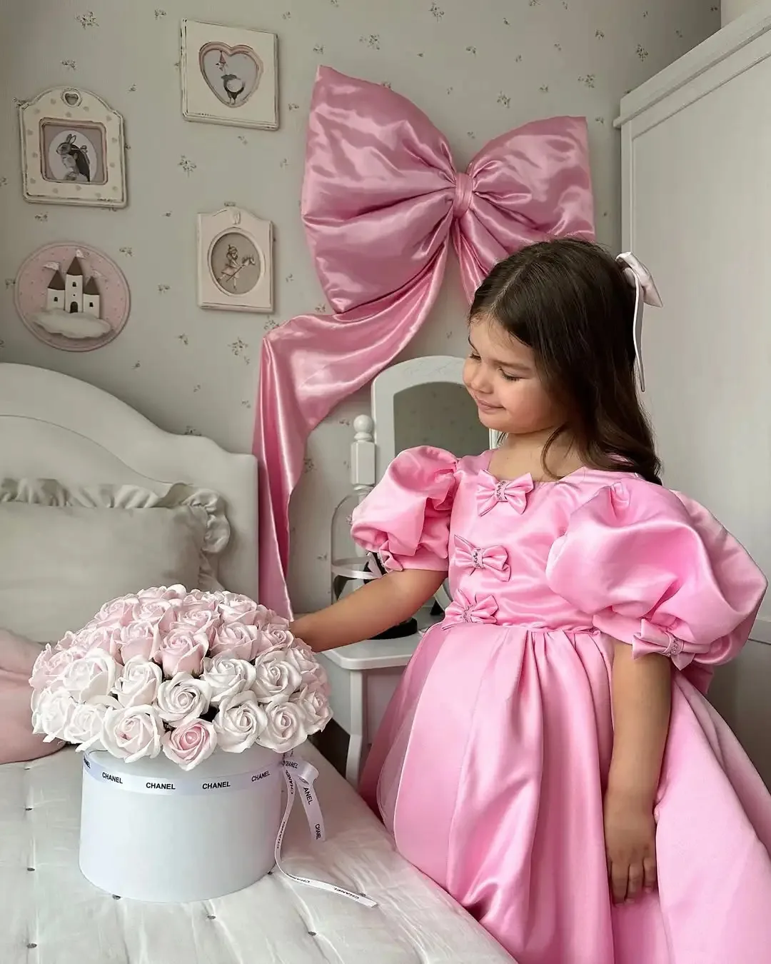 Pink Satin Flower Girl Dresses for Wedding with Bows Floor Length Girl Gown for Photoshoot First Communion Gowns Customized
Pink Satin Flower Girl Dresses for Wedding with Bows Floor Length Girl Gown for Photoshoot First Communion Gowns Customized