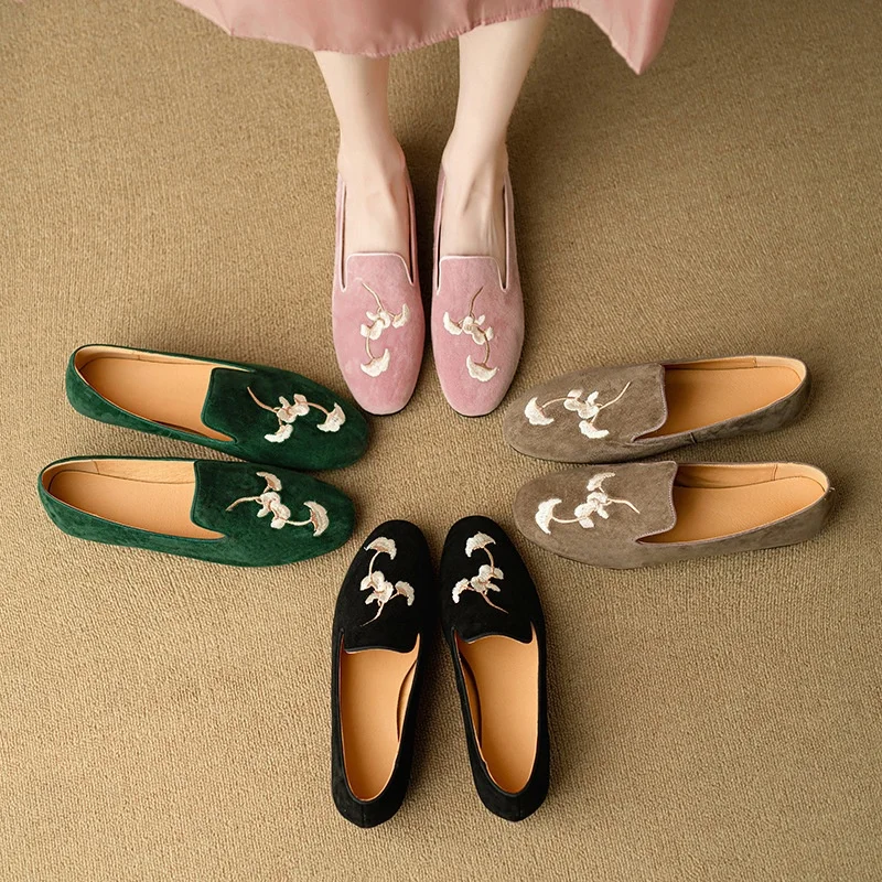 New Chinese Embroidery 2024 Spring/Summer Flat Corner Round Head Lefu Shoes Velvet Single Shoes for Women
New Chinese Embroidery 2024 Spring/Summer Flat Corner Round Head Lefu Shoes Velvet Single Shoes for Women 