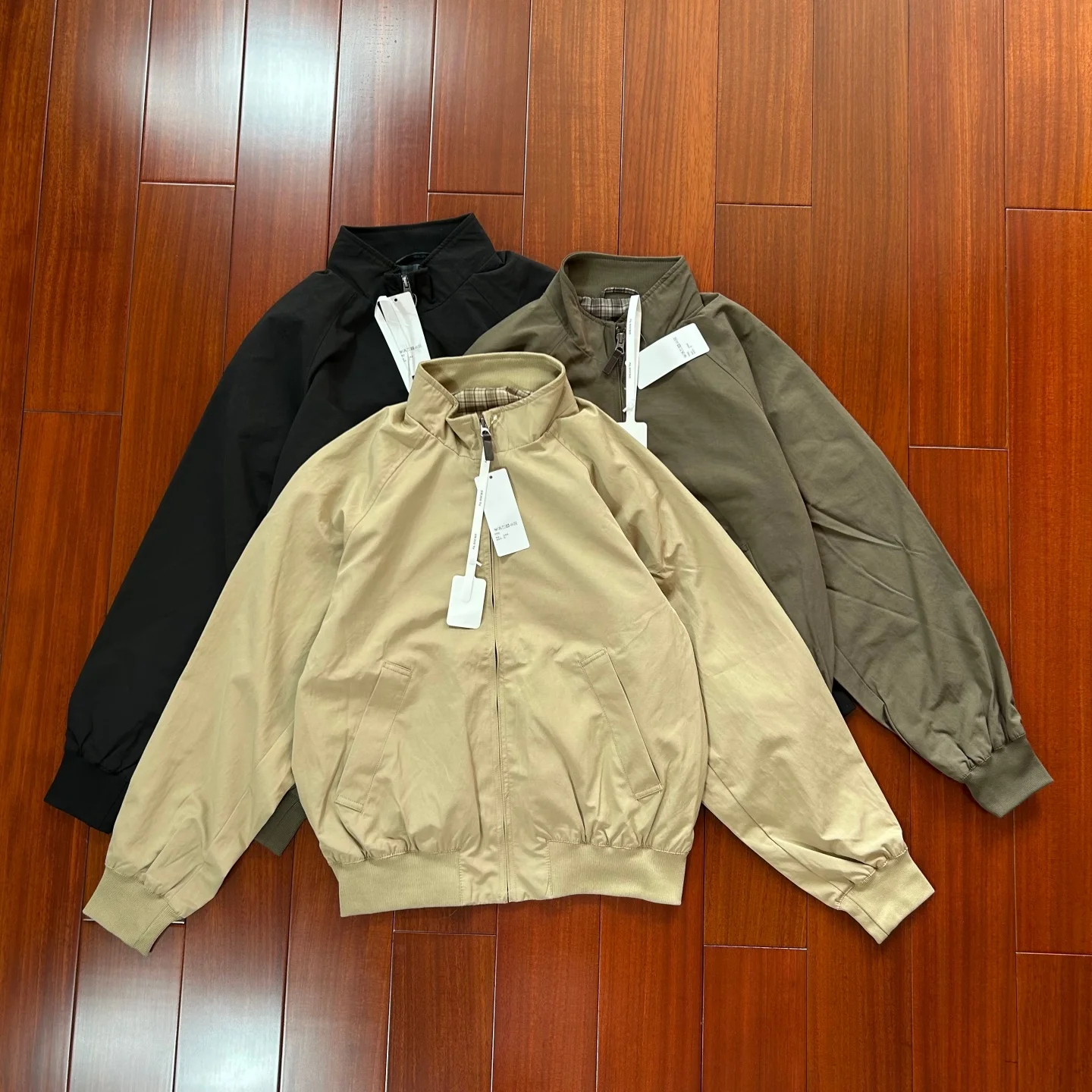 Classic Harington British Retro Men's Short Jacket Loose Fit Stand Collar Spring Casual Style Cotton Polyester Blend Coat
Classic Harington British Retro Men's Short Jacket Loose Fit Stand Collar Spring Casual Style Cotton Polyester Blend Coat