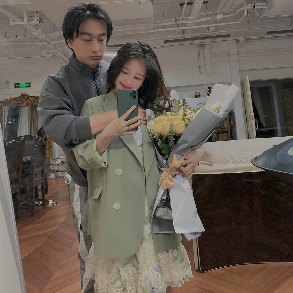 Женский костюм Chao Ren Sle, модный британский стиль, однотонный, с длинными рукавами, прямого кроя, из полиэстера, коллекция Весна 2023
Женский костюм Chao Ren Sle, модный британский стиль, однотонный, с длинными рукавами, прямого кроя, из полиэстера, коллекция Весна 2023