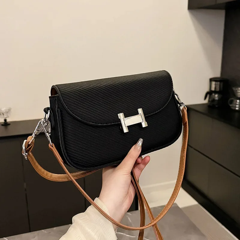 2025 Spring/Summer New! Premium Niche Chain Underarm Bag for Women - Versatile Saddle/Small Square Design, Shoulder/Crossbody
2025 Spring/Summer New! Premium Niche Chain Underarm Bag for Women - Versatile Saddle/Small Square Design, Shoulder/Crossbody