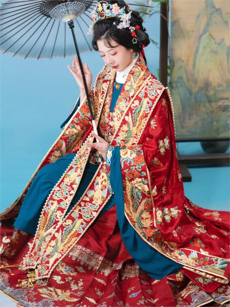The wedding dress for women is a Hanfu with gold embroidery long-sleeved shirt long tail and round-neck robe skirt
The wedding dress for women is a Hanfu with gold embroidery long-sleeved shirt long tail and round-neck robe skirt