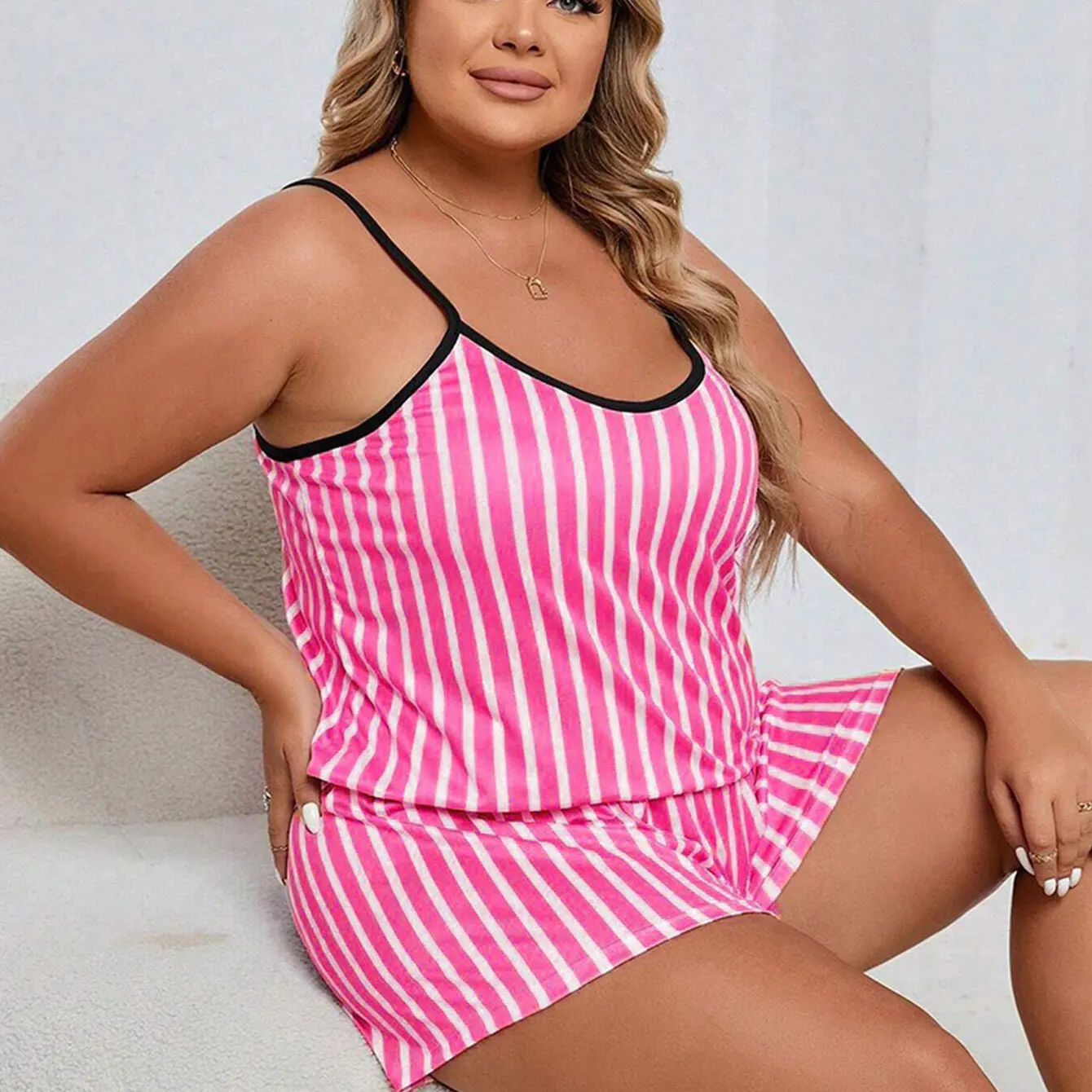 Plus Size Striped Women Pajama Set Sleeveless O Neck Top & Elastic Waist Shorts Heart Print 2 Pieces Female Sleepwear Nightwear
Plus Size Striped Women Pajama Set Sleeveless O Neck Top & Elastic Waist Shorts Heart Print 2 Pieces Female Sleepwear Nightwear