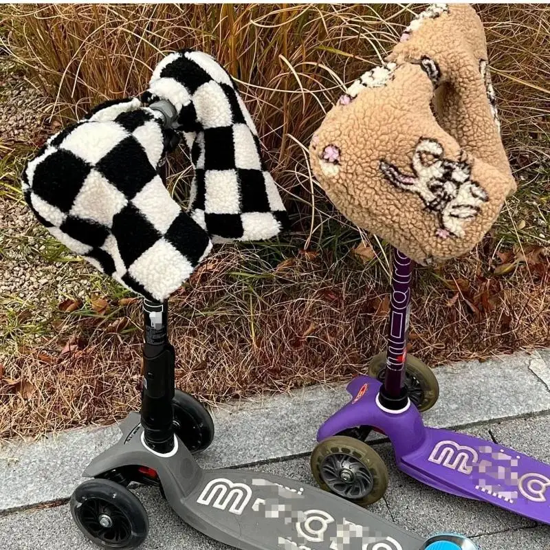 Детские зимние перчатки, теплые и стильные муфты на руль, многофункциональные толстые зимние перчатки, удобная одежда для мальчиков и девочек
Детские зимние перчатки, теплые и стильные муфты на руль, многофункциональные толстые зимние перчатки, удобная одежда для мальчиков и девочек