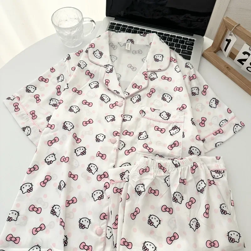 Белая домашняя одежда Hello Kitty, новые хлопковые шорты с короткими рукавами Hello Kitty, повседневный женский комплект одежды Sanrio из двух предметов
Белая домашняя одежда Hello Kitty, новые хлопковые шорты с короткими рукавами Hello Kitty, повседневный женский комплект одежды Sanrio из двух предметов