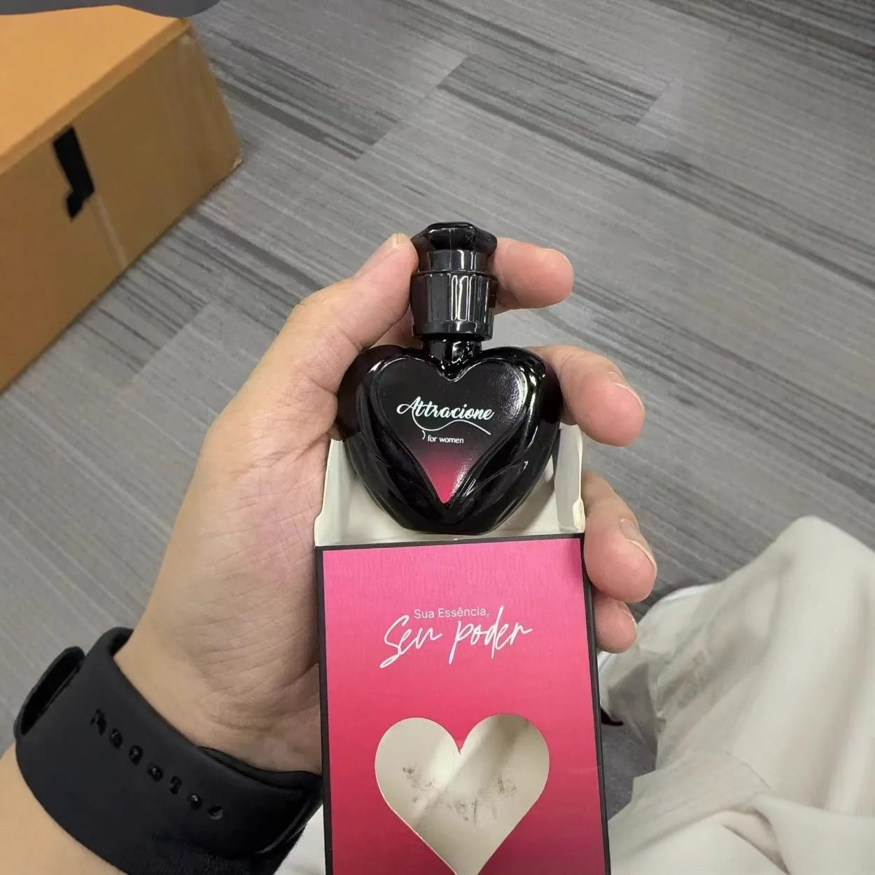 Women's Perfume 15ml Travel Size: Perfect for Dates, Long-Lasting Scent, Alluring and Seductive with Pheromones lady perfume
Women's Perfume 15ml Travel Size: Perfect for Dates, Long-Lasting Scent, Alluring and Seductive with Pheromones lady perfume