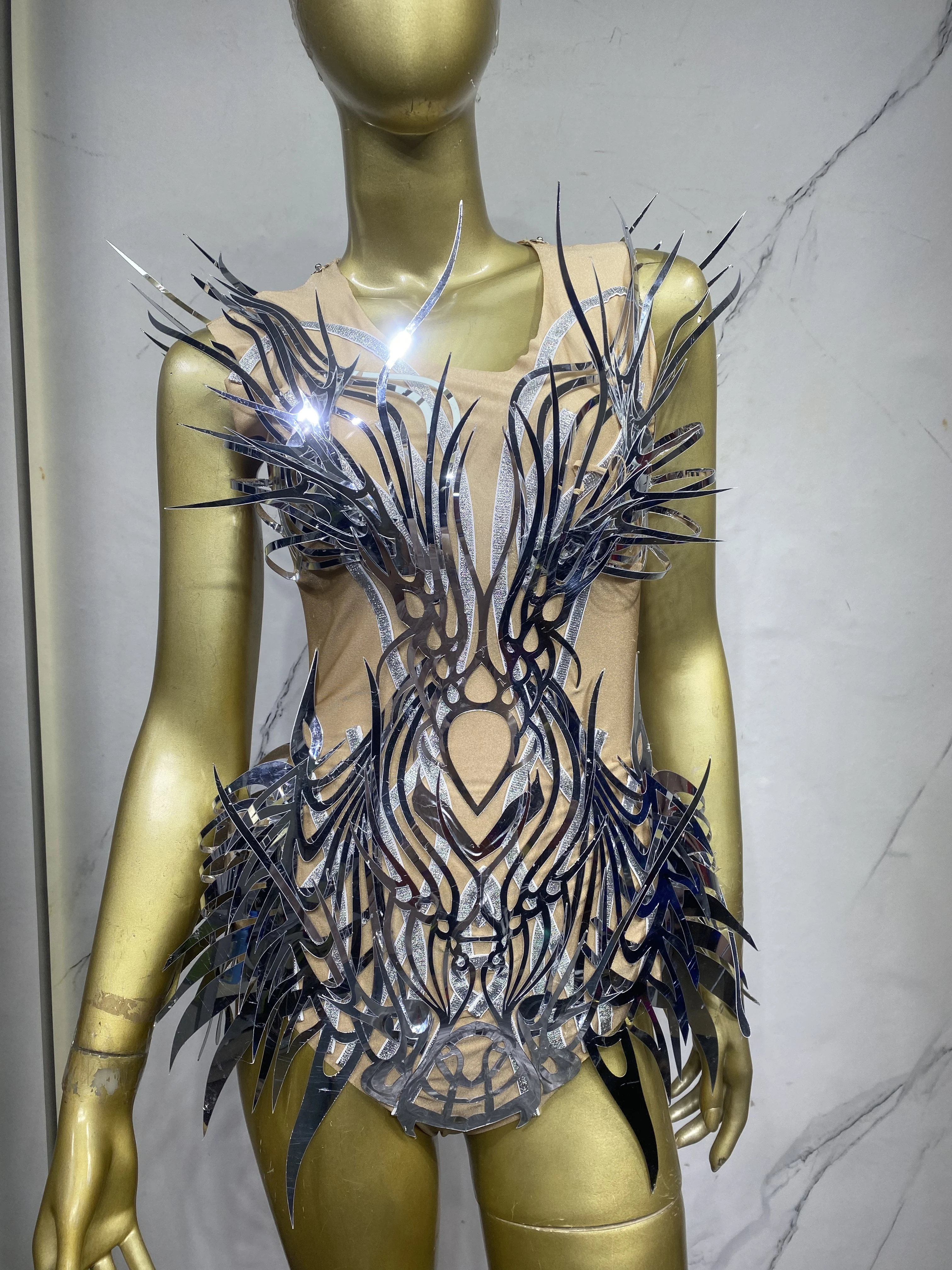 Party Stage Wear Dress Crystals Shining Sexy Bodysuit Outfit Female Singer Dj Ds Modern One Piece Sexy Rhinestone Tassel Dresses
Party Stage Wear Dress Crystals Shining Sexy Bodysuit Outfit Female Singer Dj Ds Modern One Piece Sexy Rhinestone Tassel Dresses